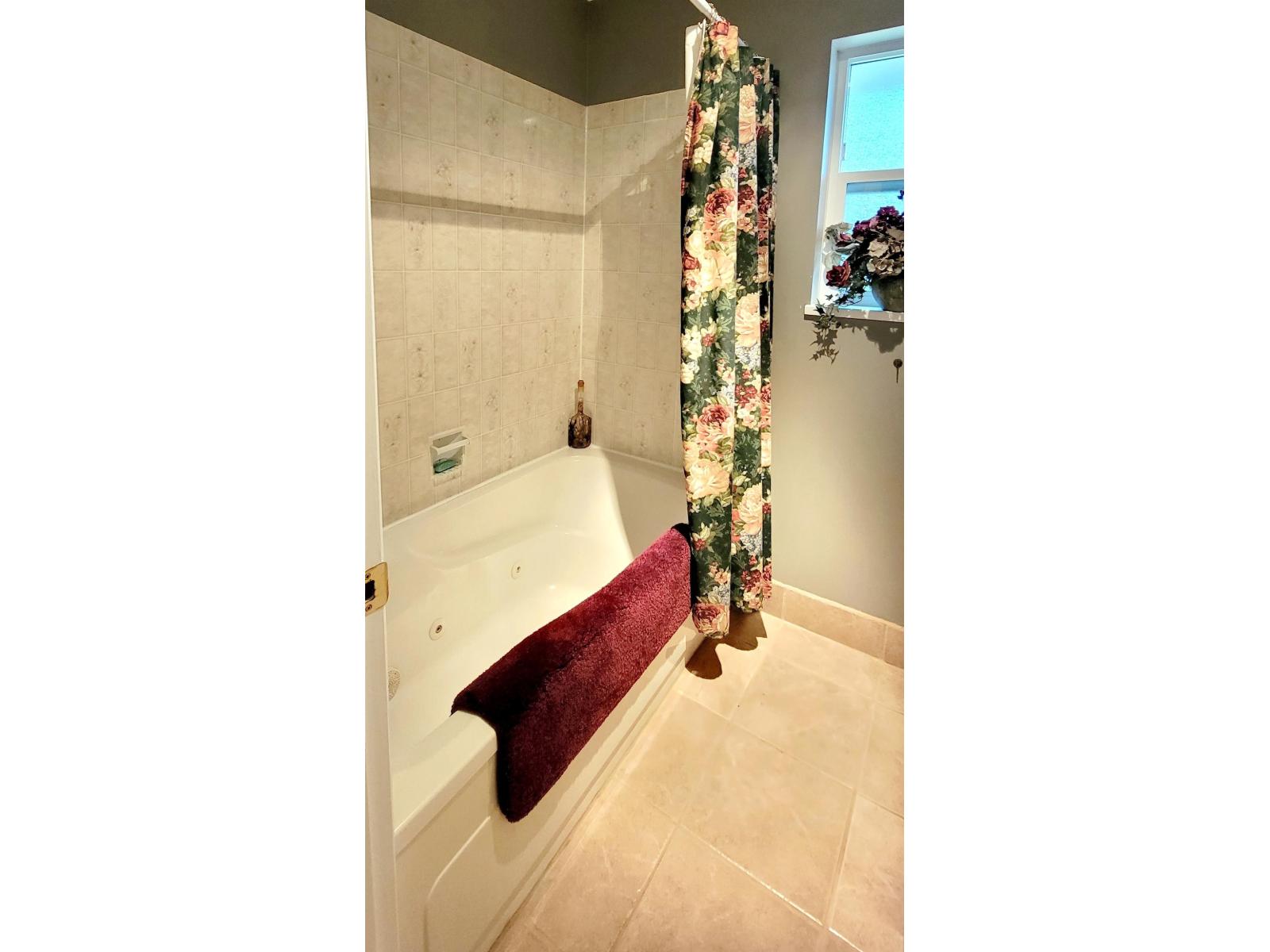 356 CHESTNUT AVENUE, Harrison Hot Springs, Harrison Hot Springs