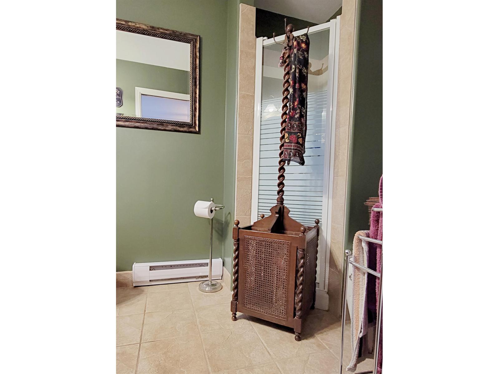 356 CHESTNUT AVENUE, Harrison Hot Springs, Harrison Hot Springs