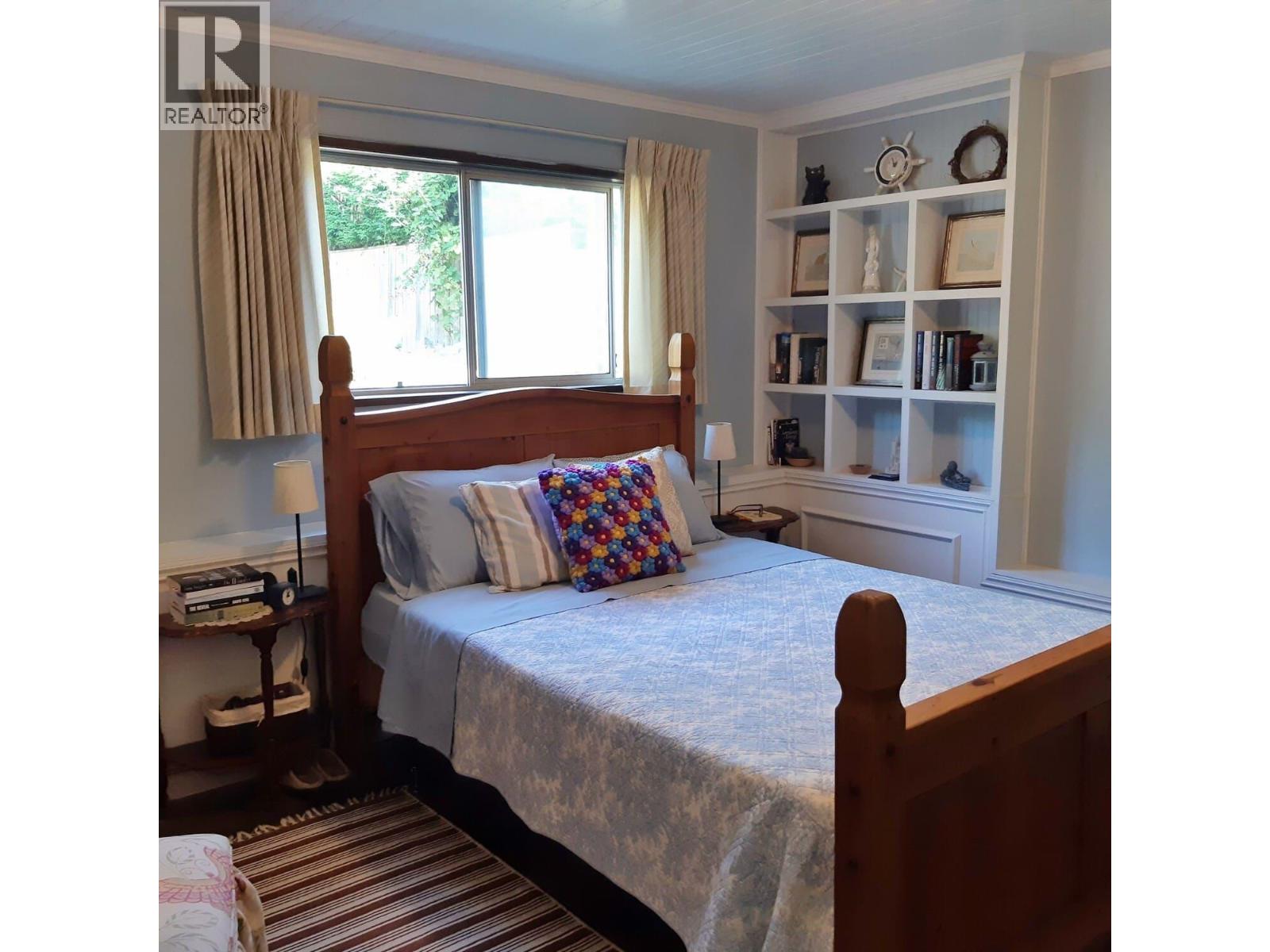 7838 REDROOFFS ROAD, Halfmoon Bay