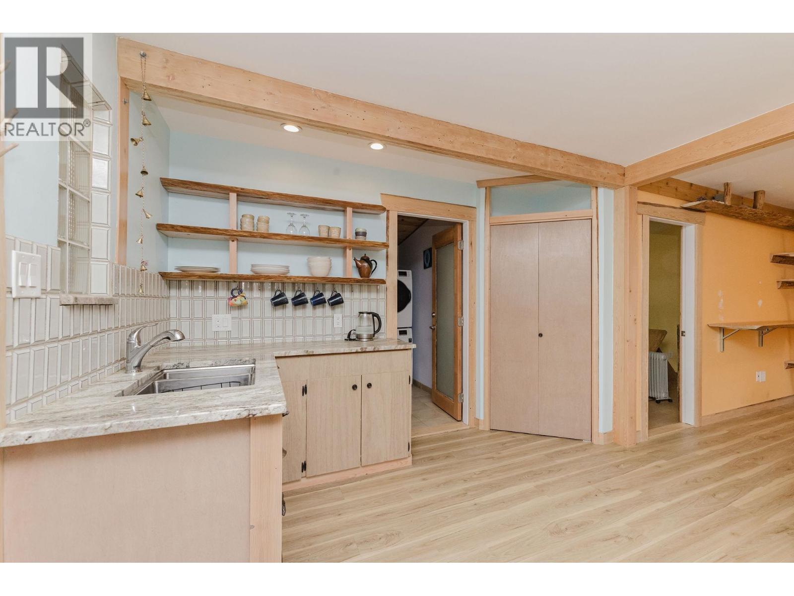 7838 REDROOFFS ROAD, Halfmoon Bay