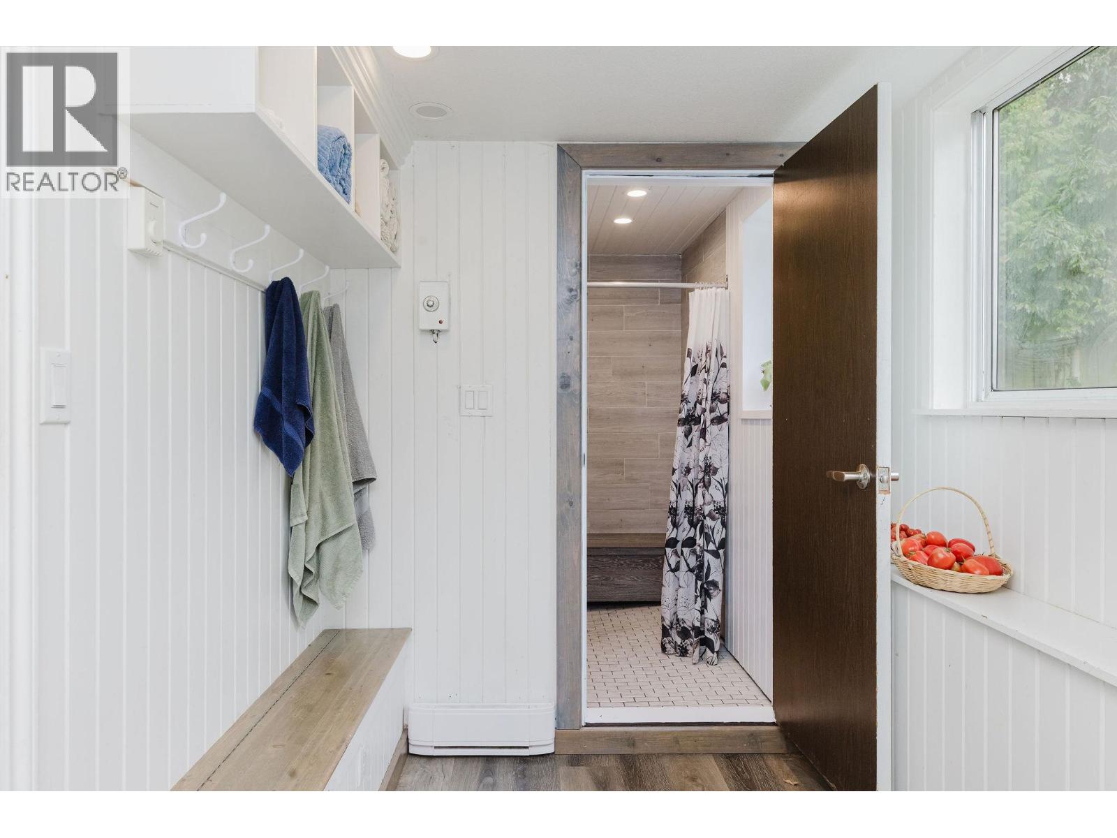 7838 REDROOFFS ROAD, Halfmoon Bay