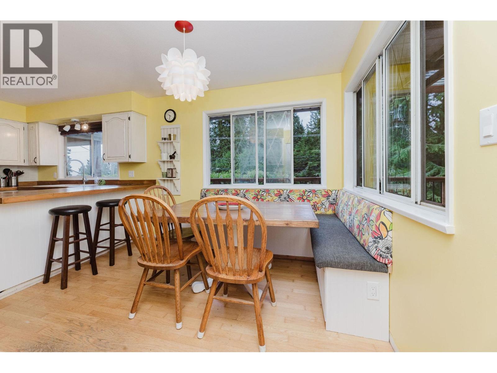 7838 REDROOFFS ROAD, Halfmoon Bay