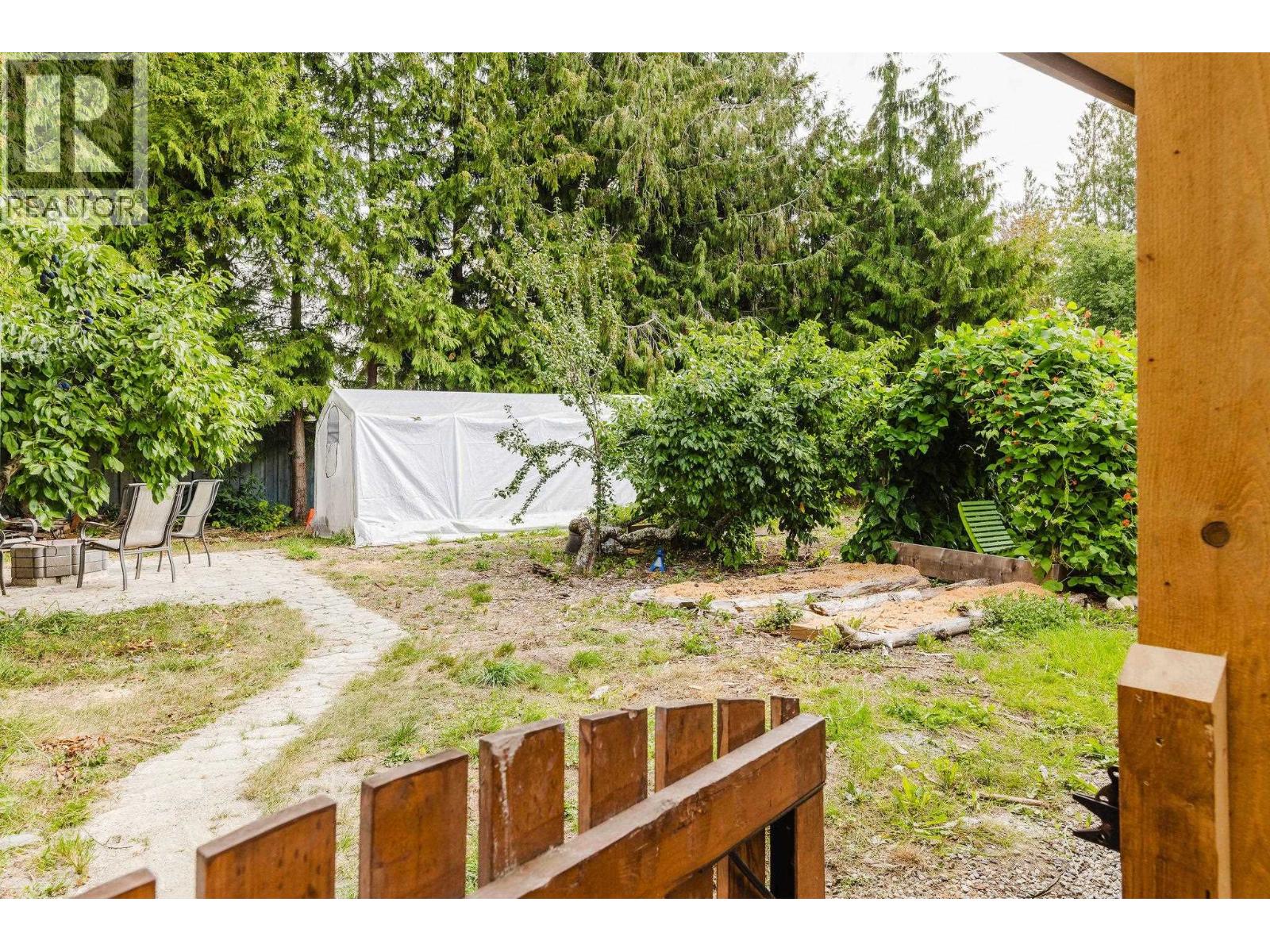 7838 REDROOFFS ROAD, Halfmoon Bay