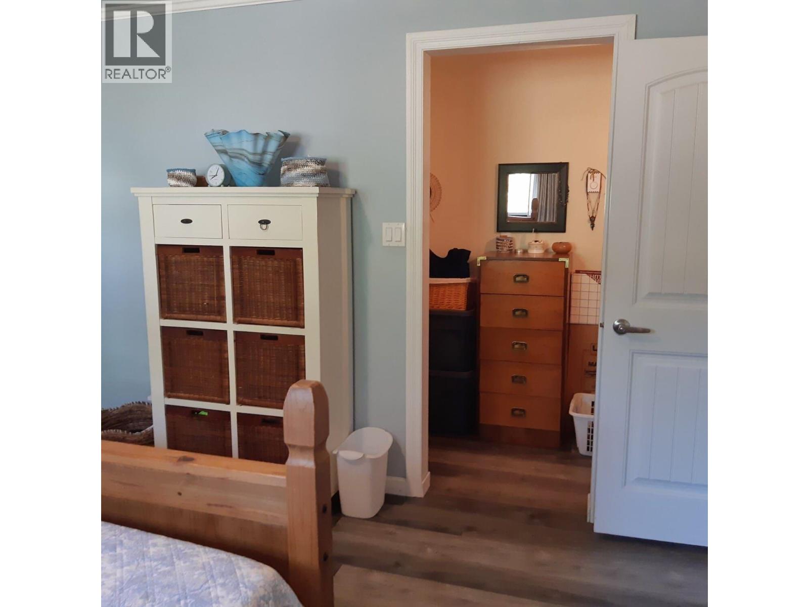 7838 REDROOFFS ROAD, Halfmoon Bay