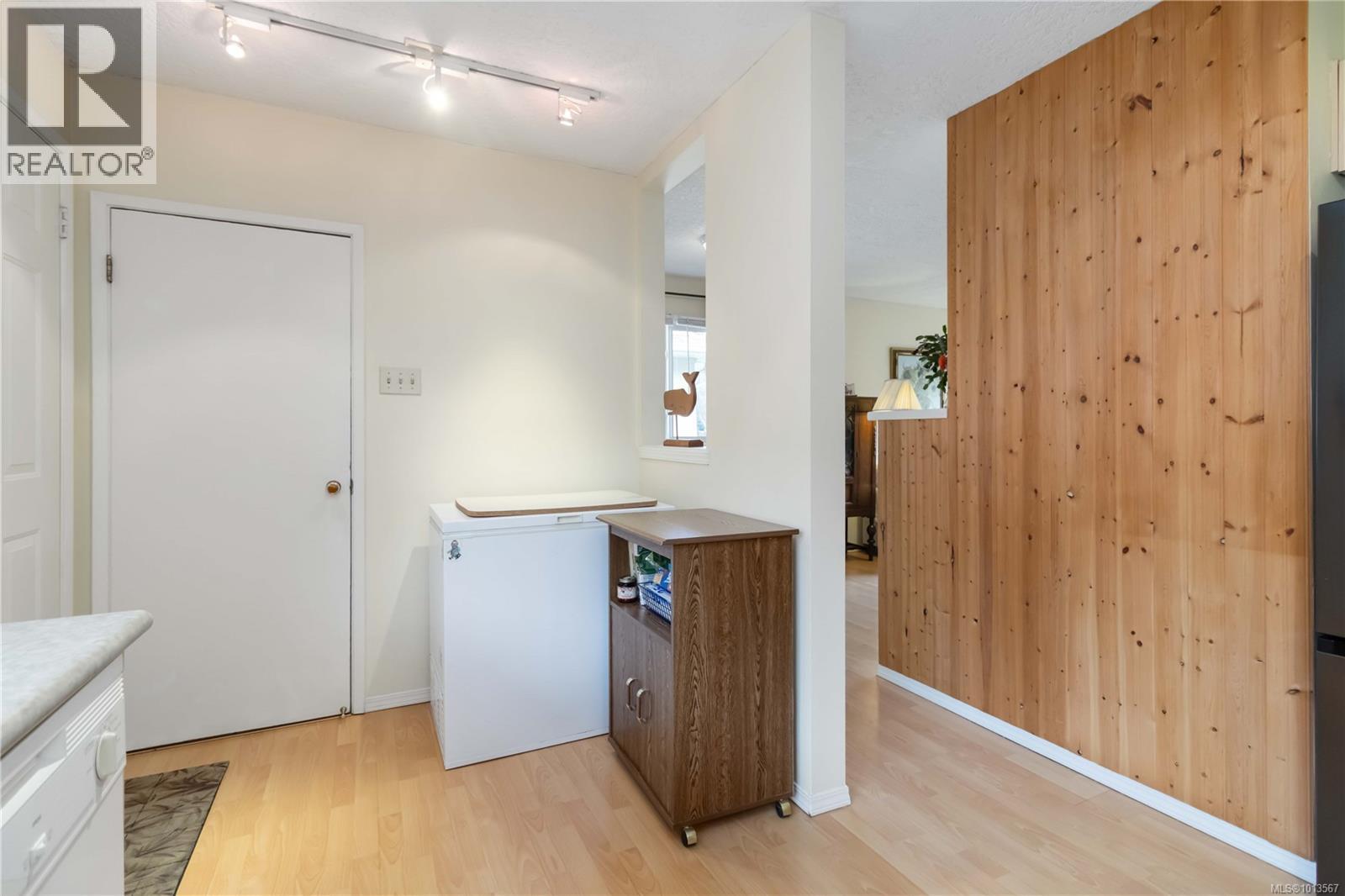 1204 Haultain St, Victoria