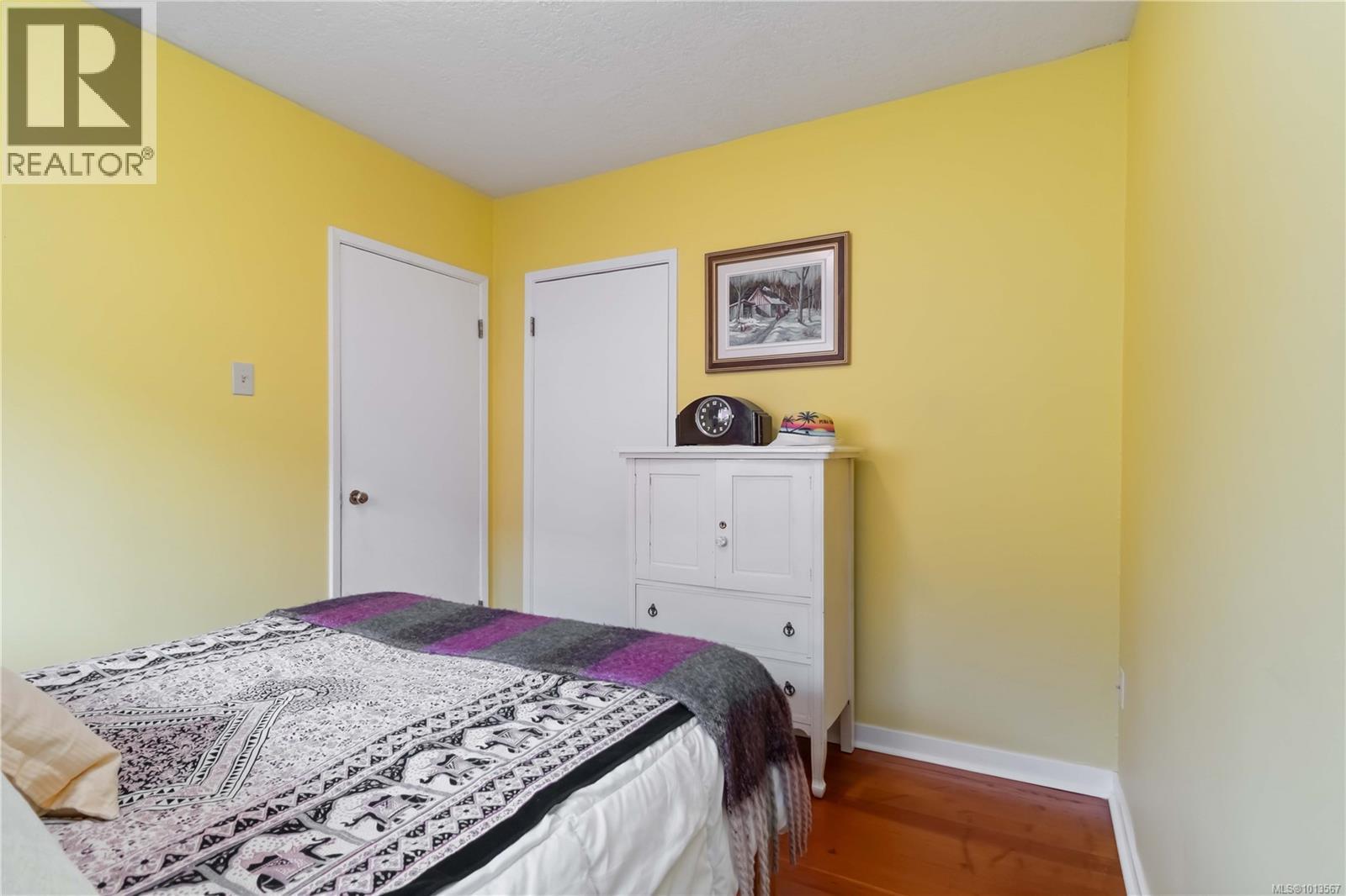 1204 Haultain St, Victoria