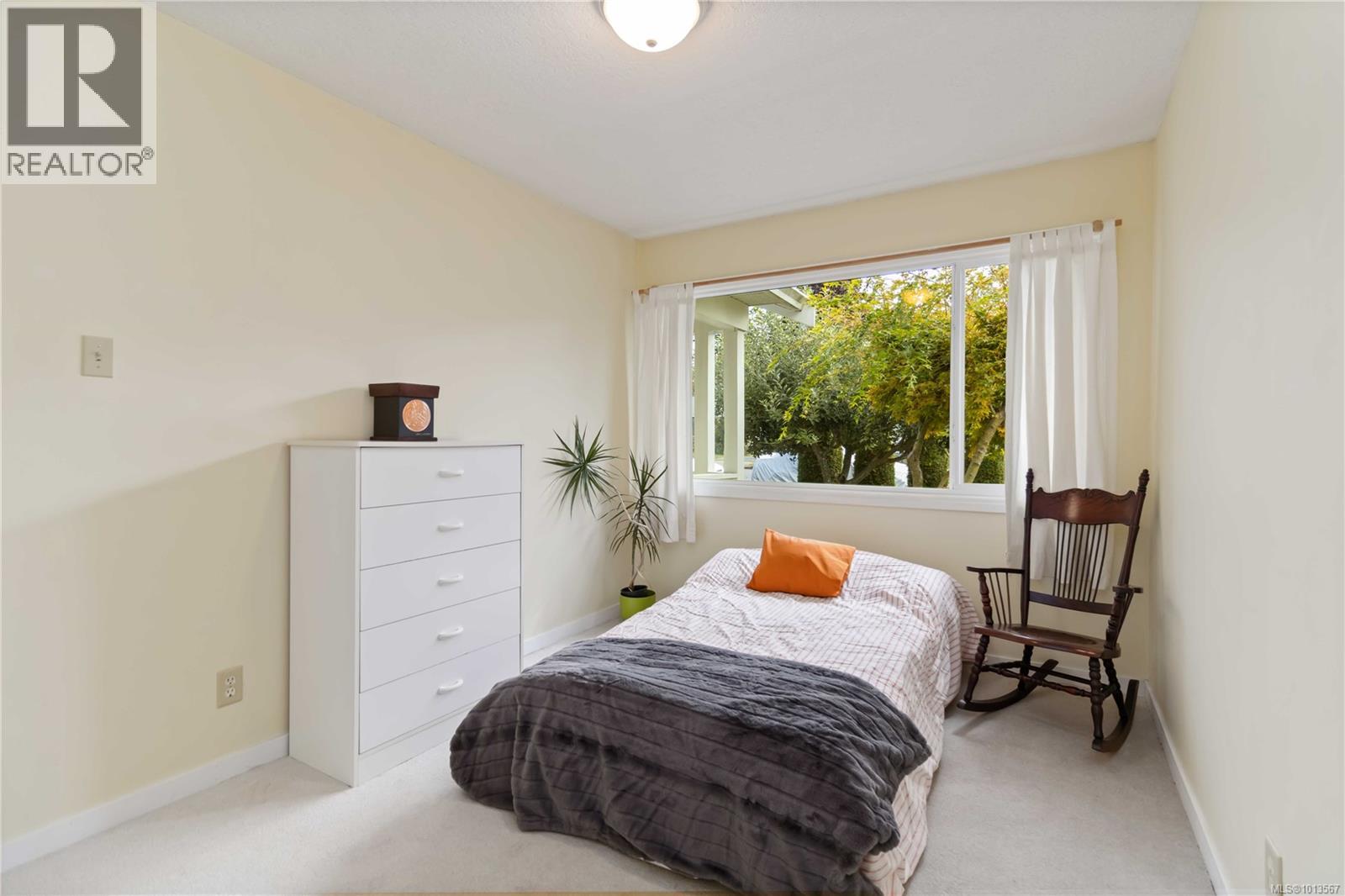 1204 Haultain St, Victoria