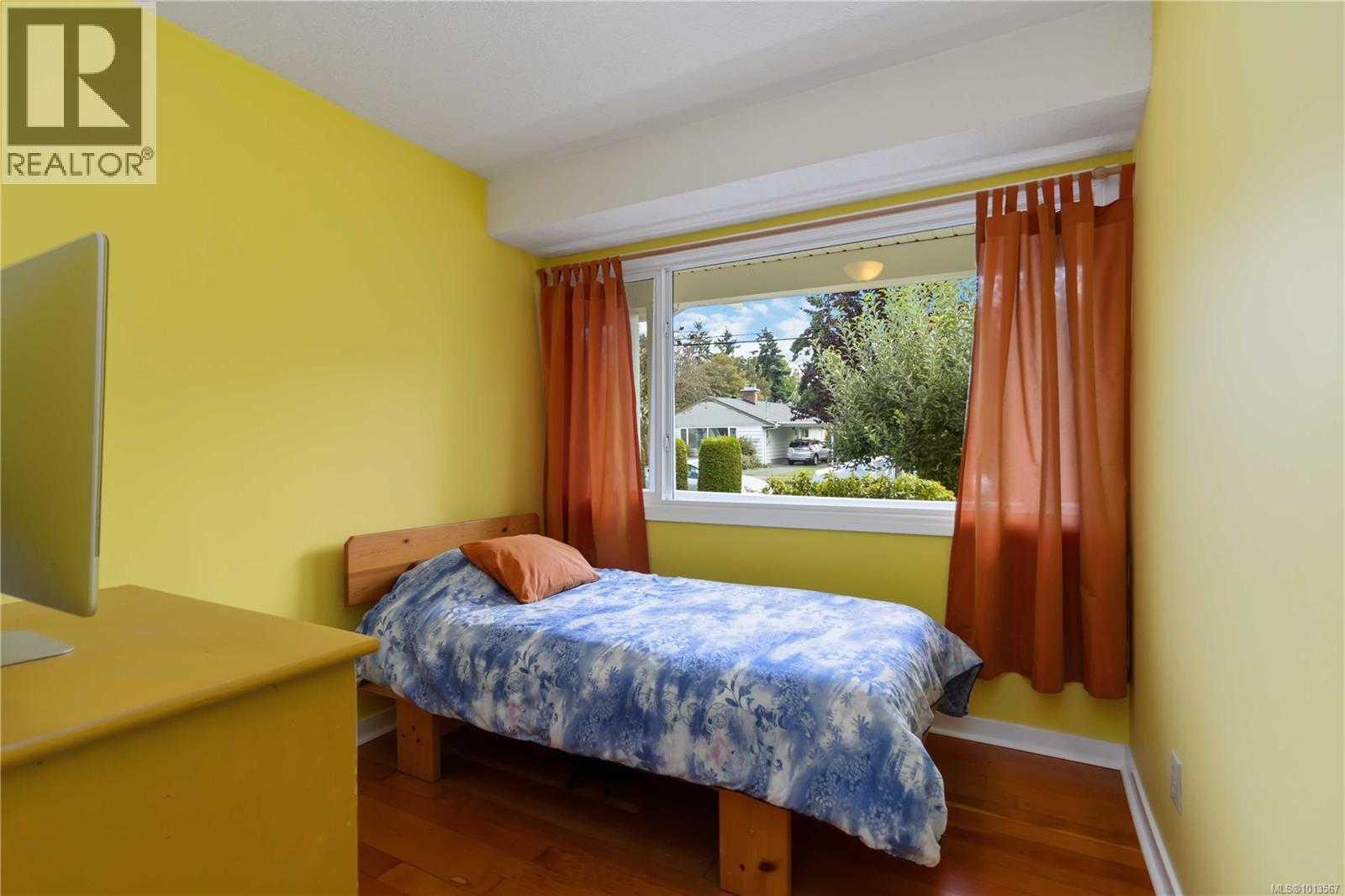 1204 Haultain St, Victoria