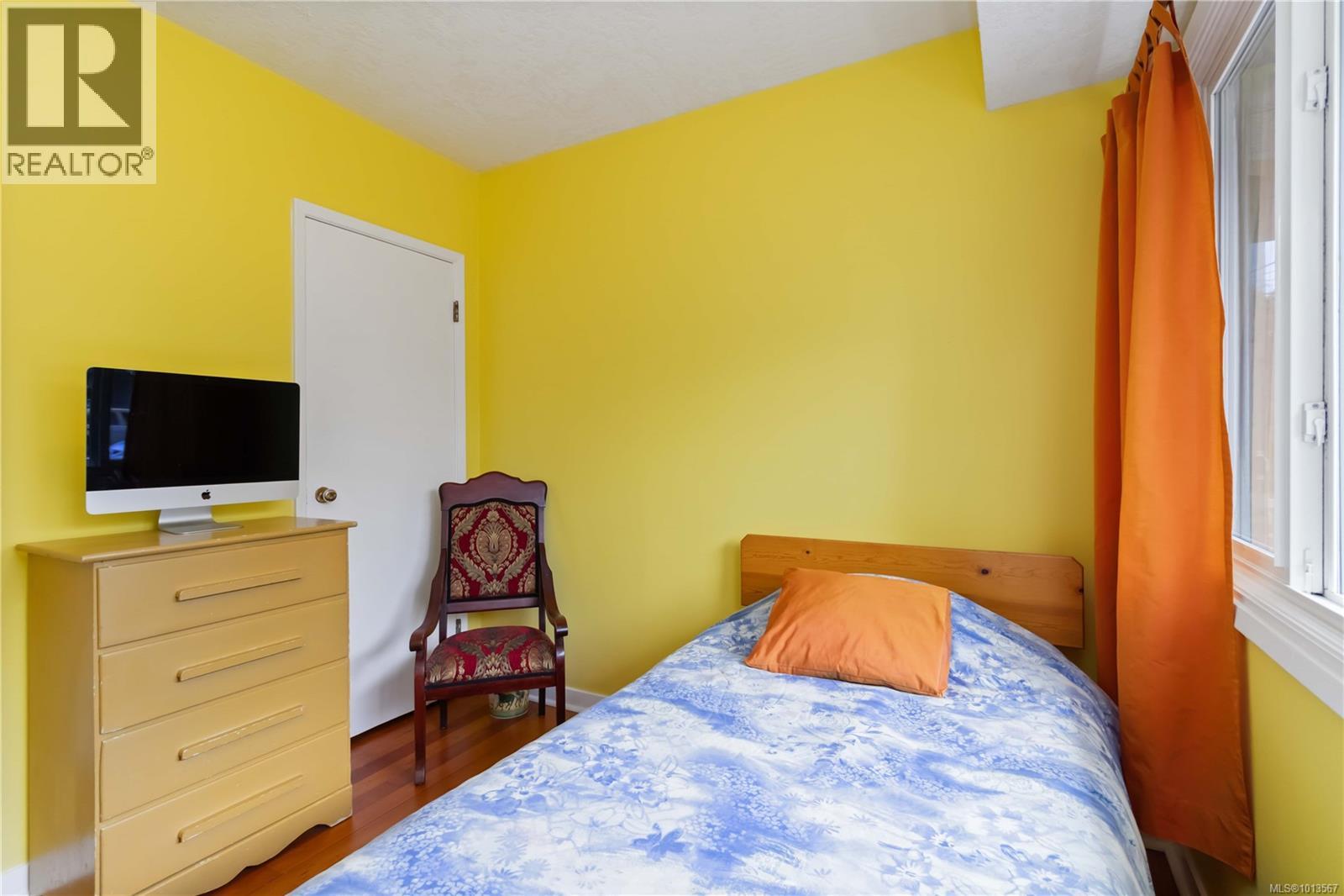 1204 Haultain St, Victoria