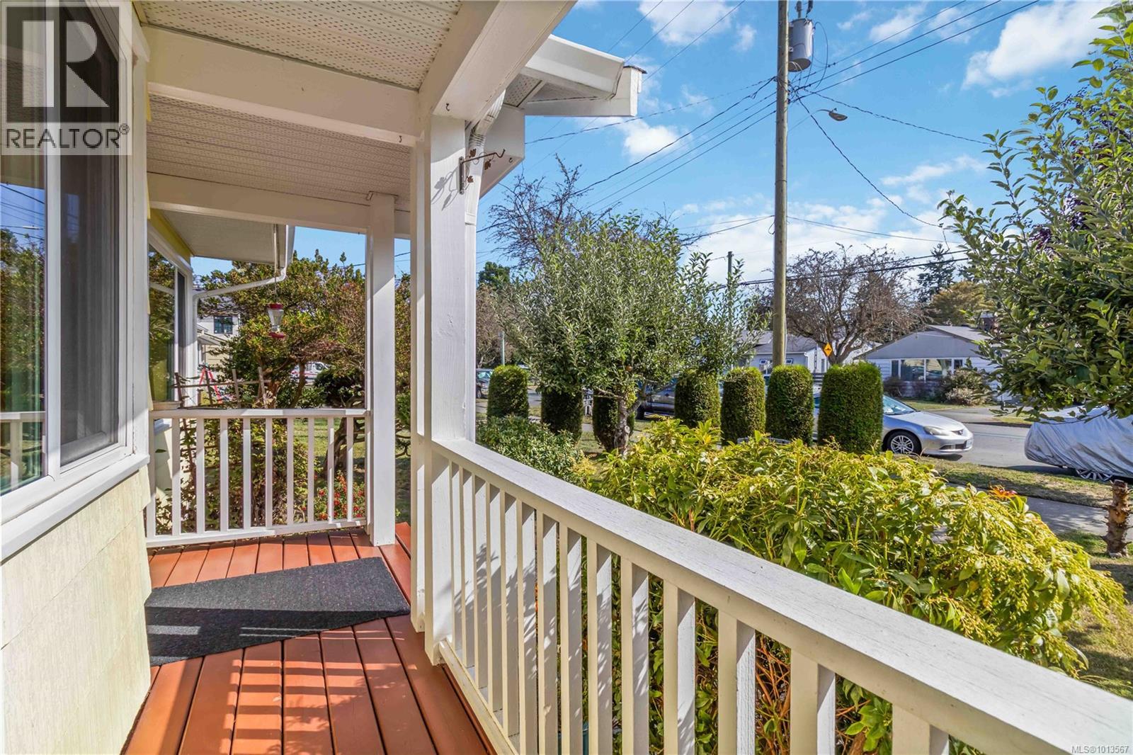 1204 Haultain St, Victoria