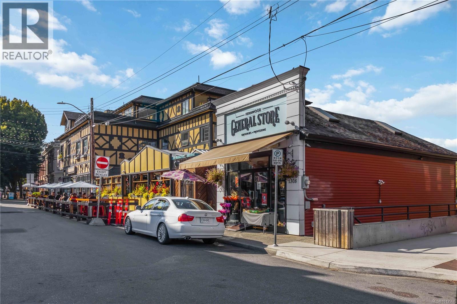 1204 Haultain St, Victoria