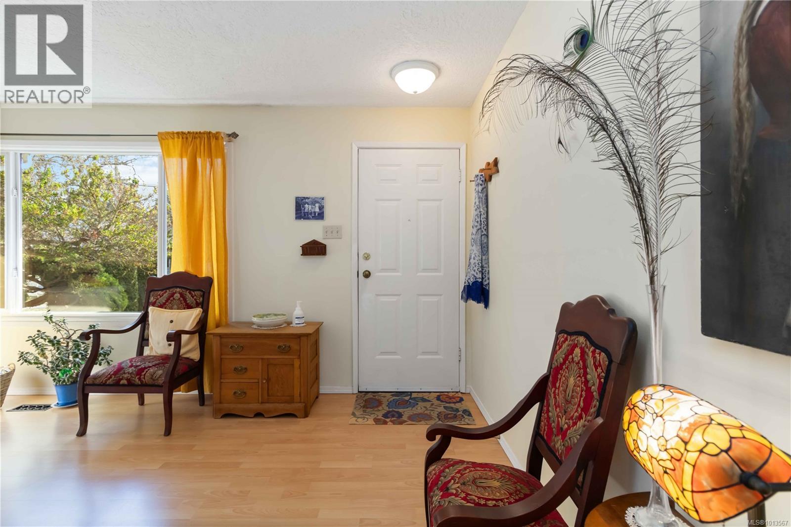 1204 Haultain St, Victoria