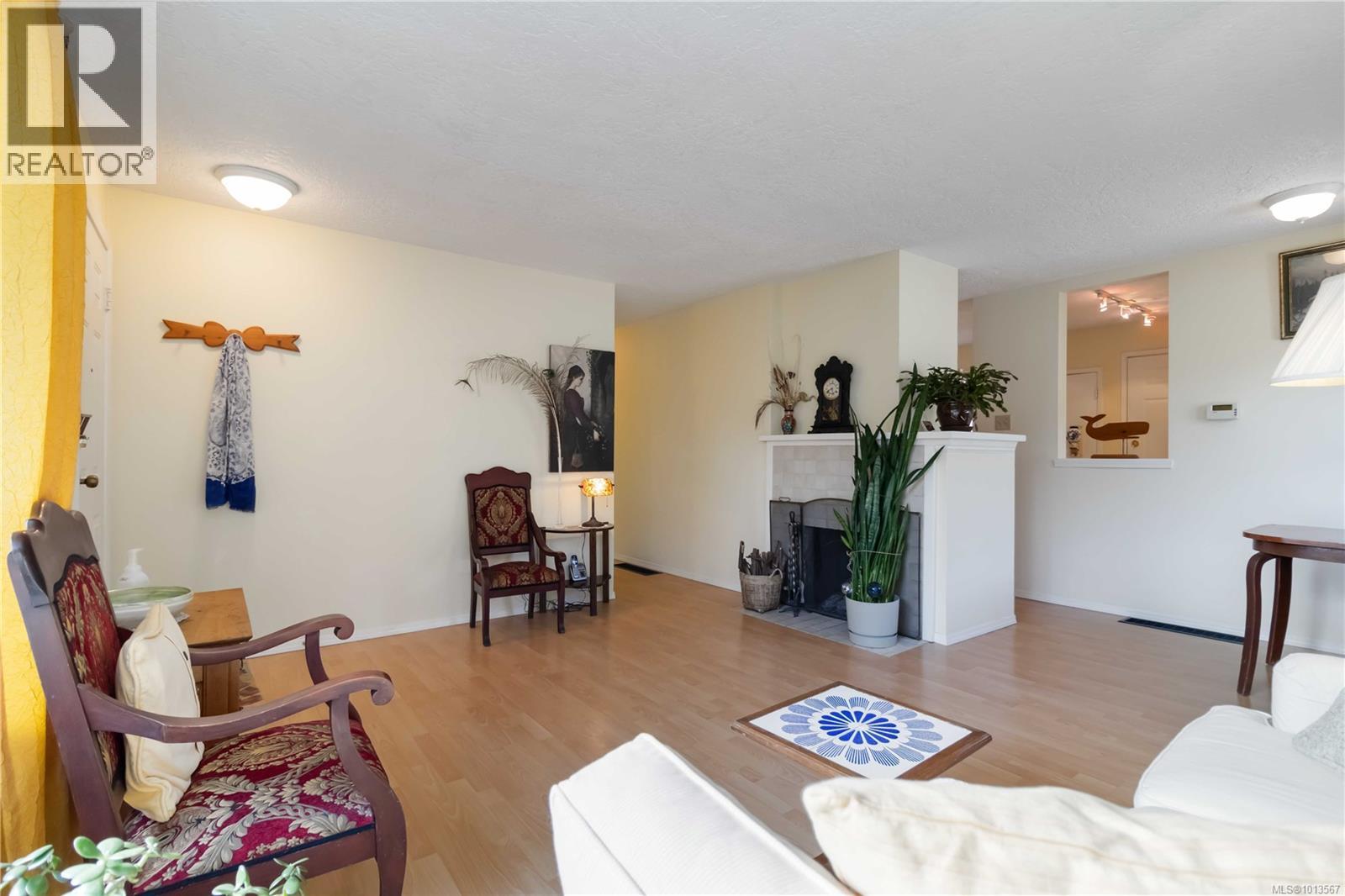 1204 Haultain St, Victoria