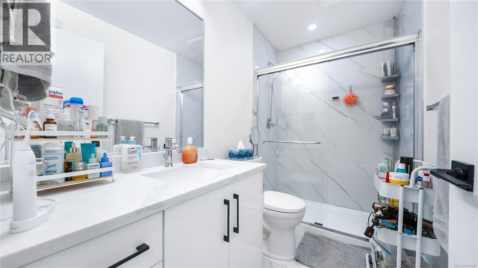  927 Beckwith Avenue, Saanich