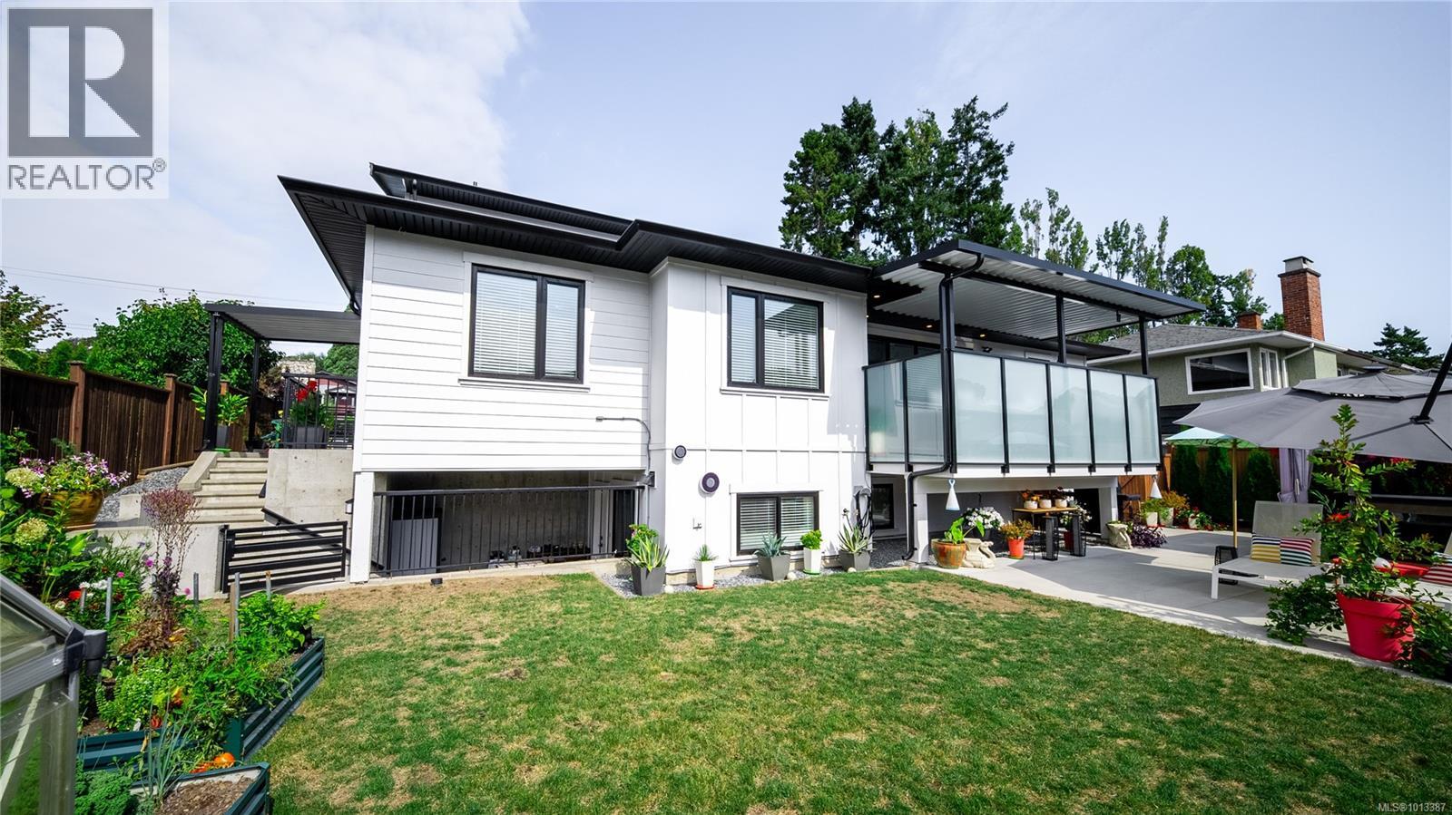  927 Beckwith Avenue, Saanich