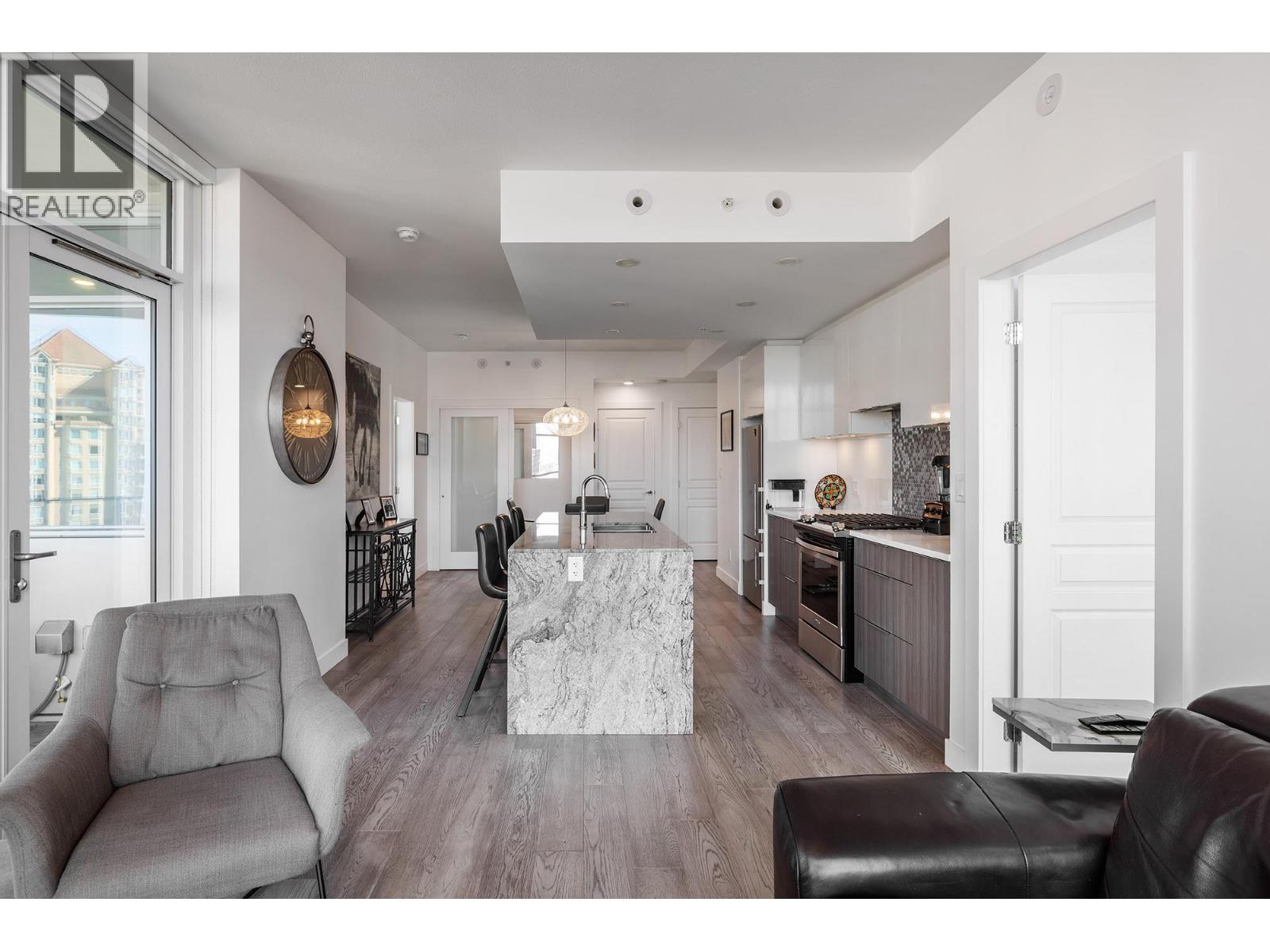 801 1151 Sunset Drive, Kelowna