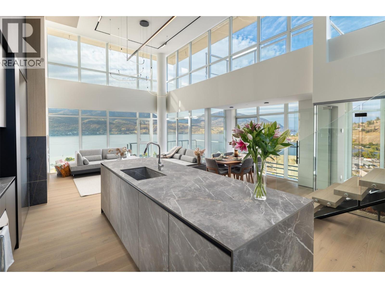 PH1 1075 Sunset Drive, Kelowna