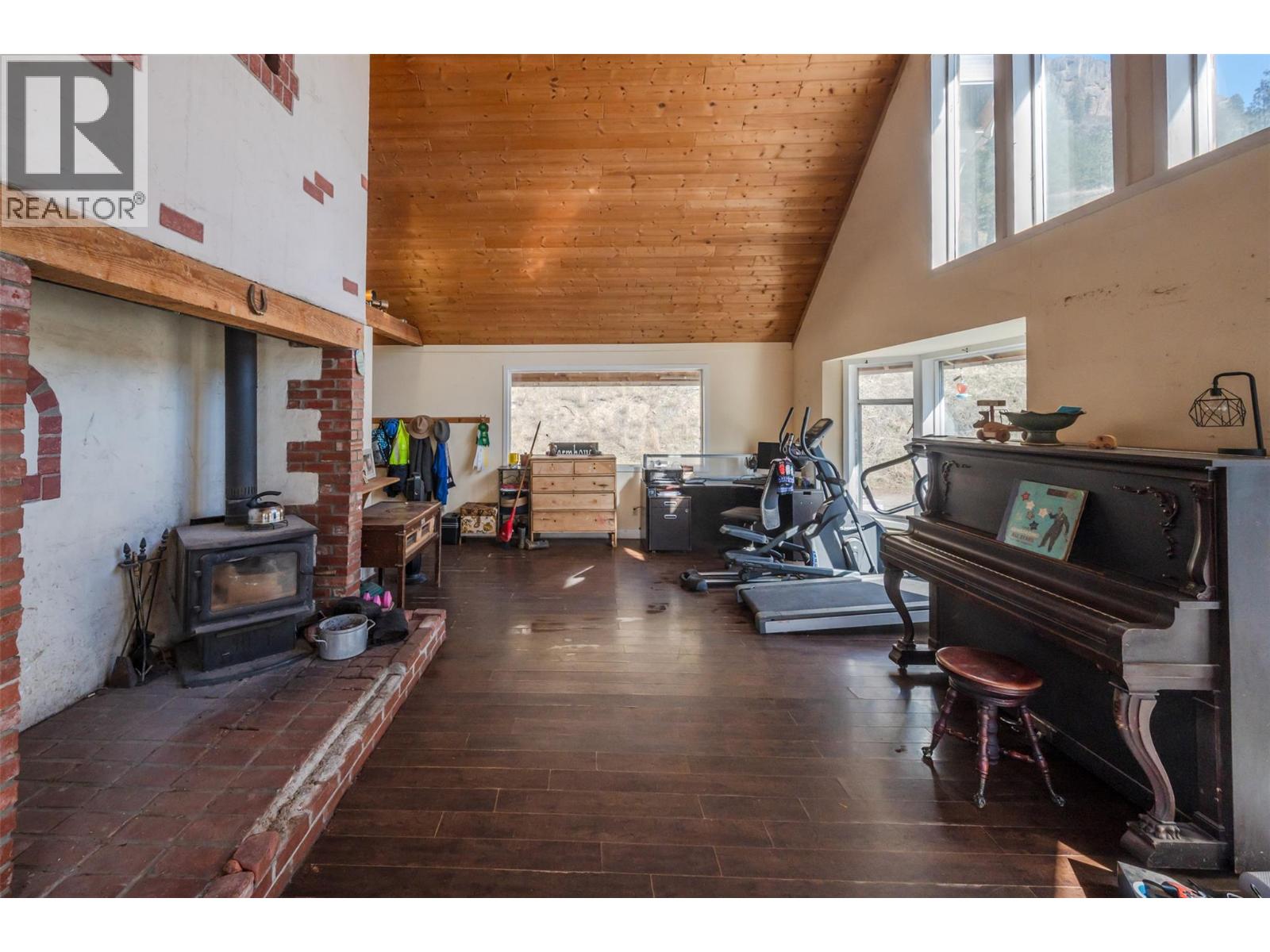 22797 Garnet Valley Road, Summerland