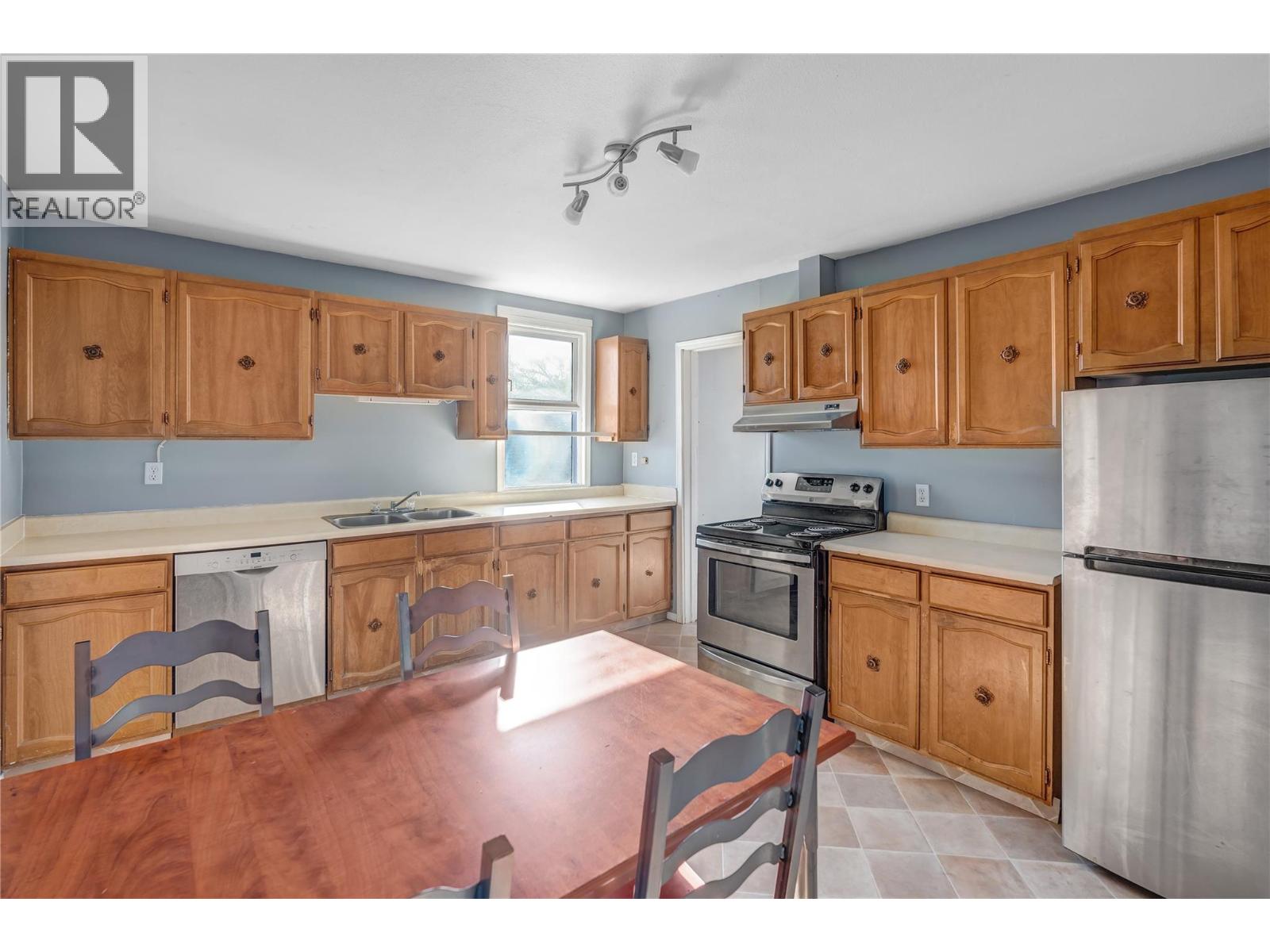 10110 Main Street, Summerland