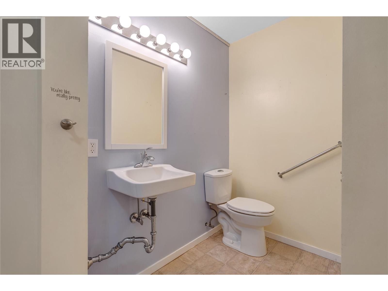 10110 Main Street, Summerland