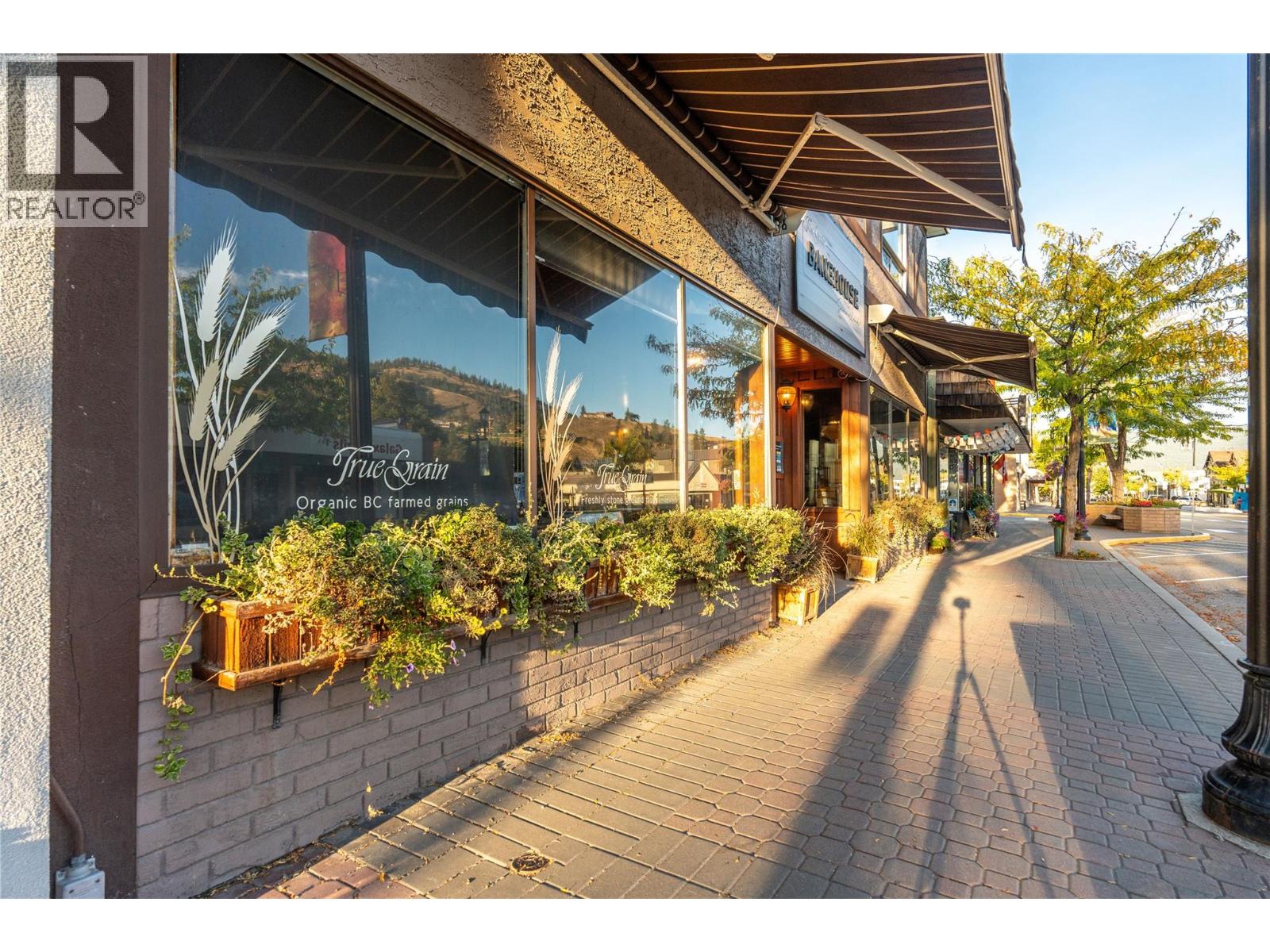 10110 Main Street, Summerland