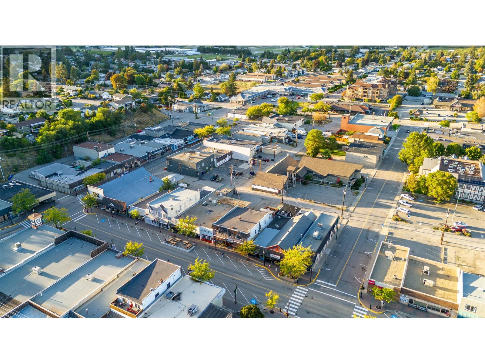 10110 Main Street, Summerland