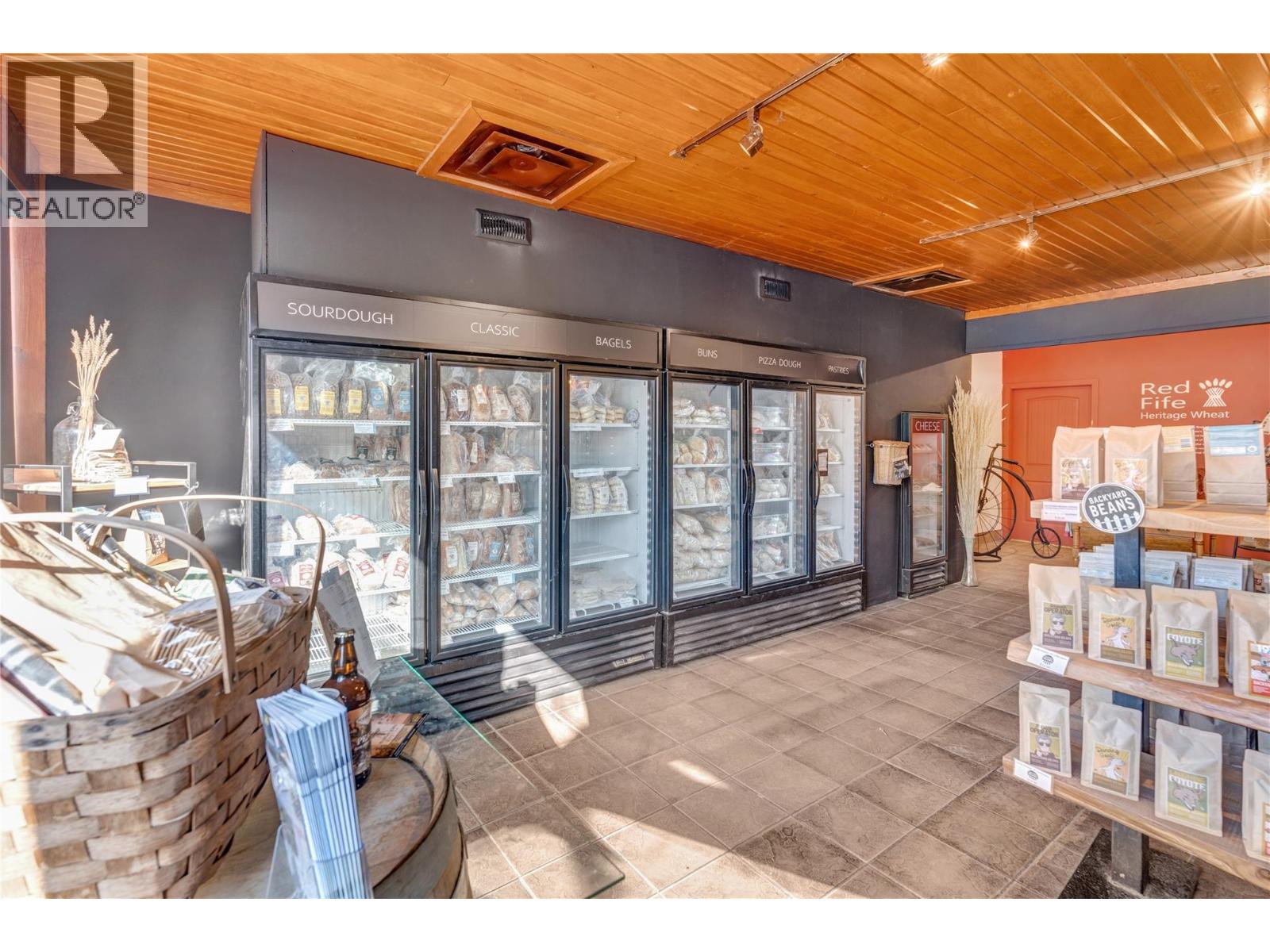 10110 Main Street, Summerland