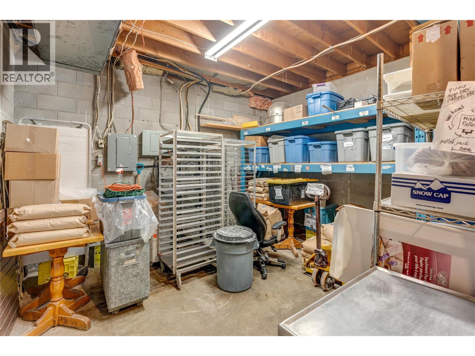 10110 Main Street, Summerland