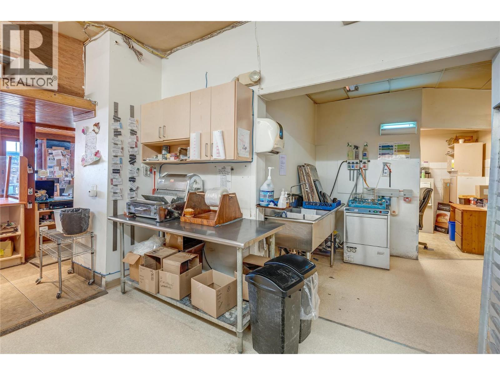 10110 Main Street, Summerland