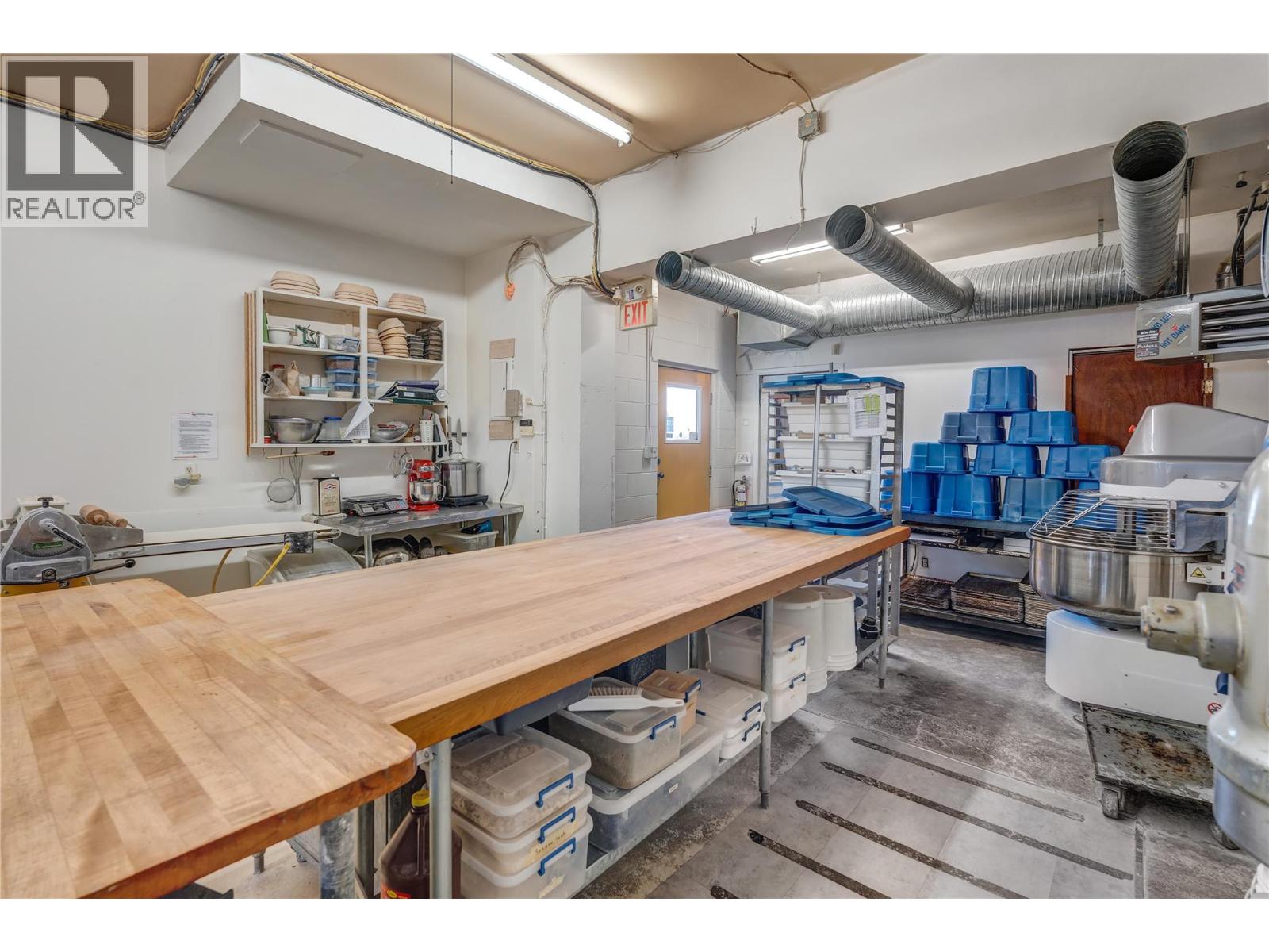 10110 Main Street, Summerland