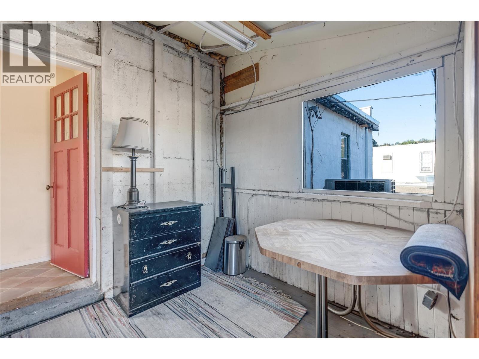 10110 Main Street, Summerland