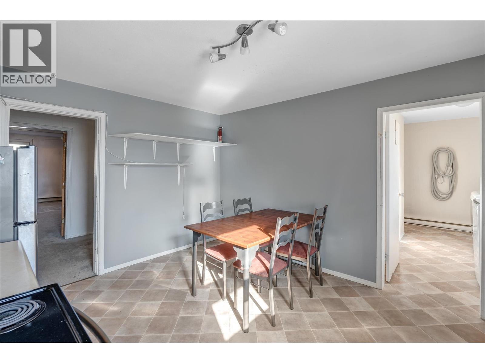 10110 Main Street, Summerland