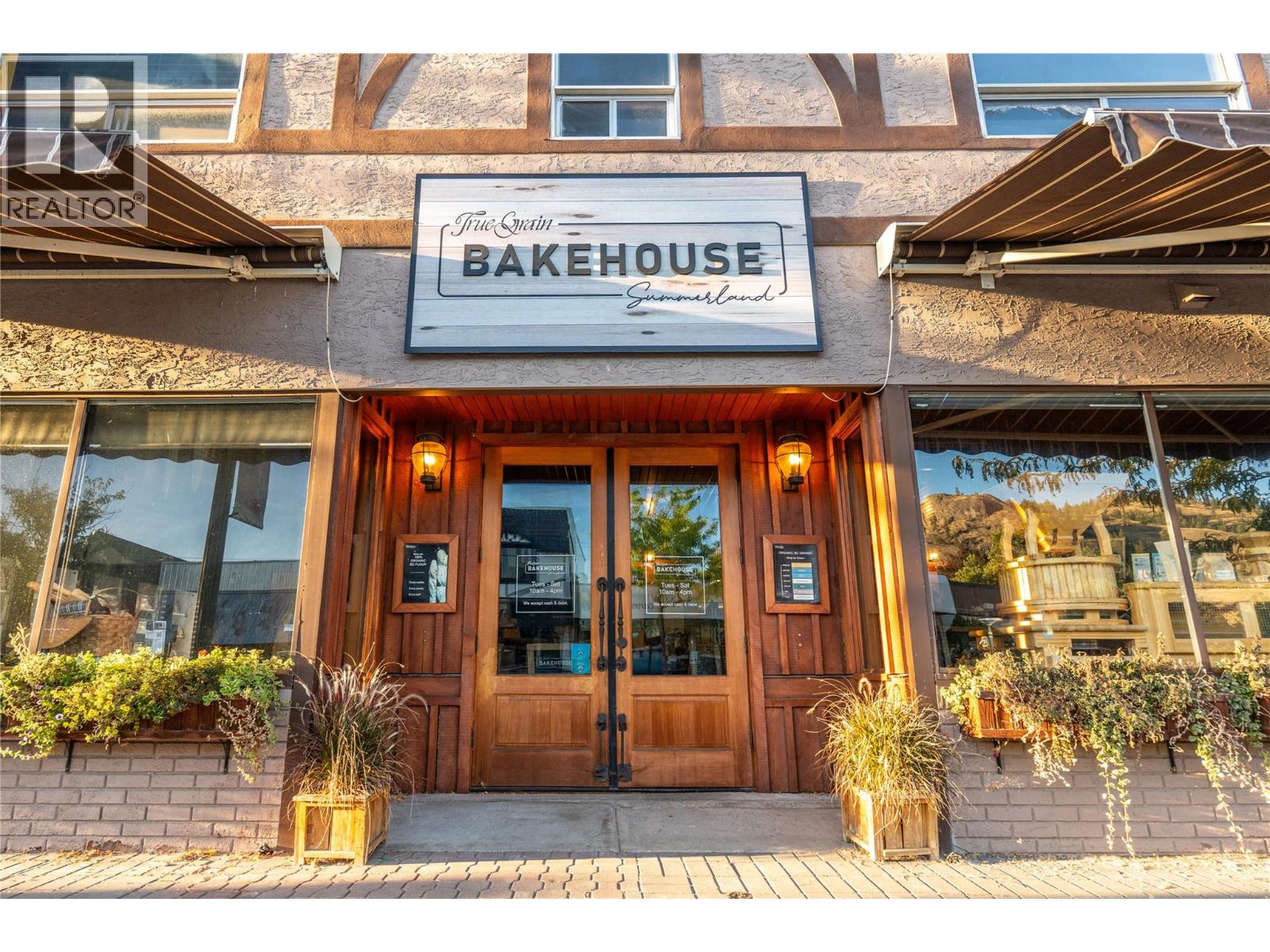 10110 Main Street, Summerland