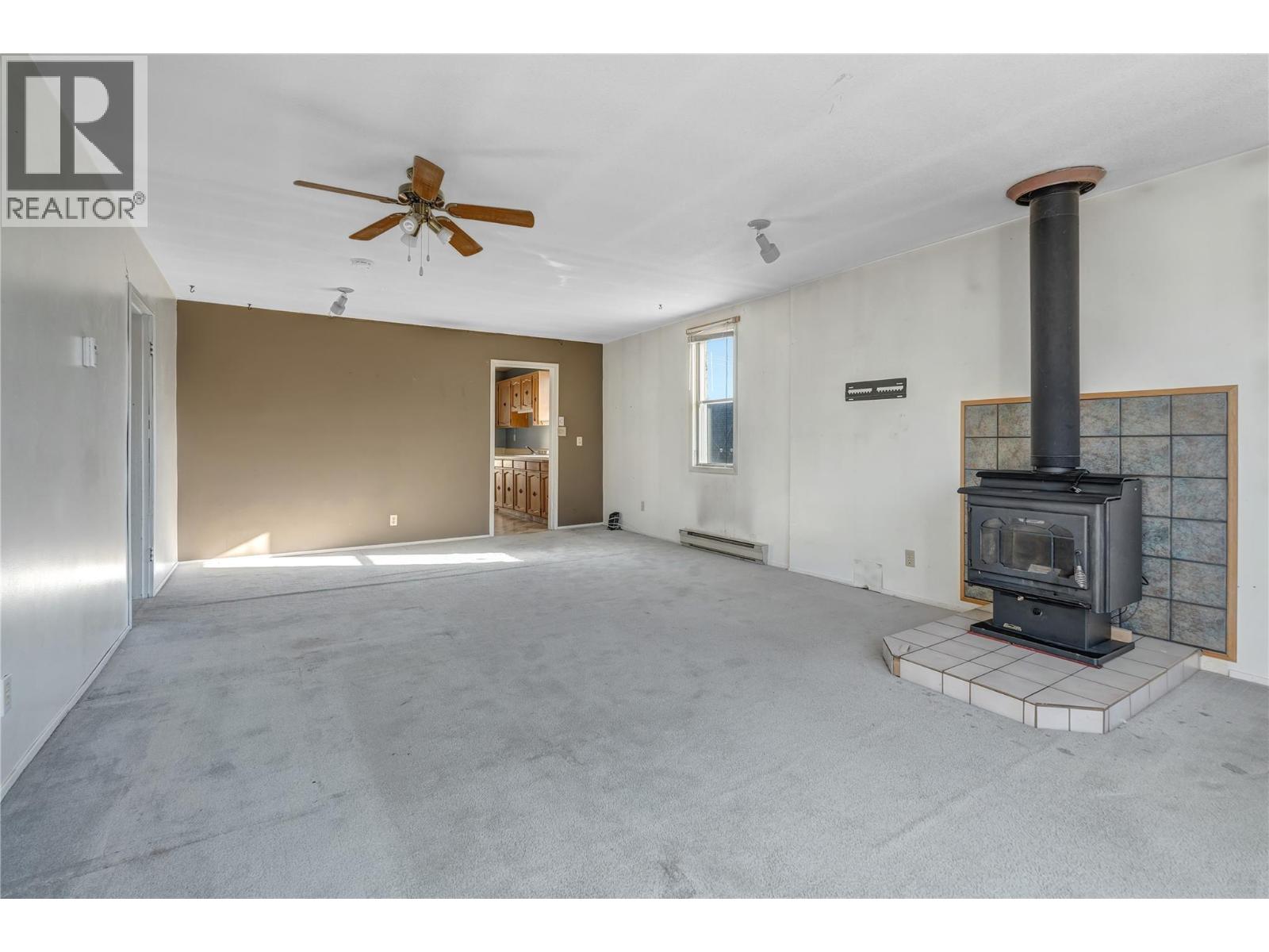 10110 Main Street, Summerland