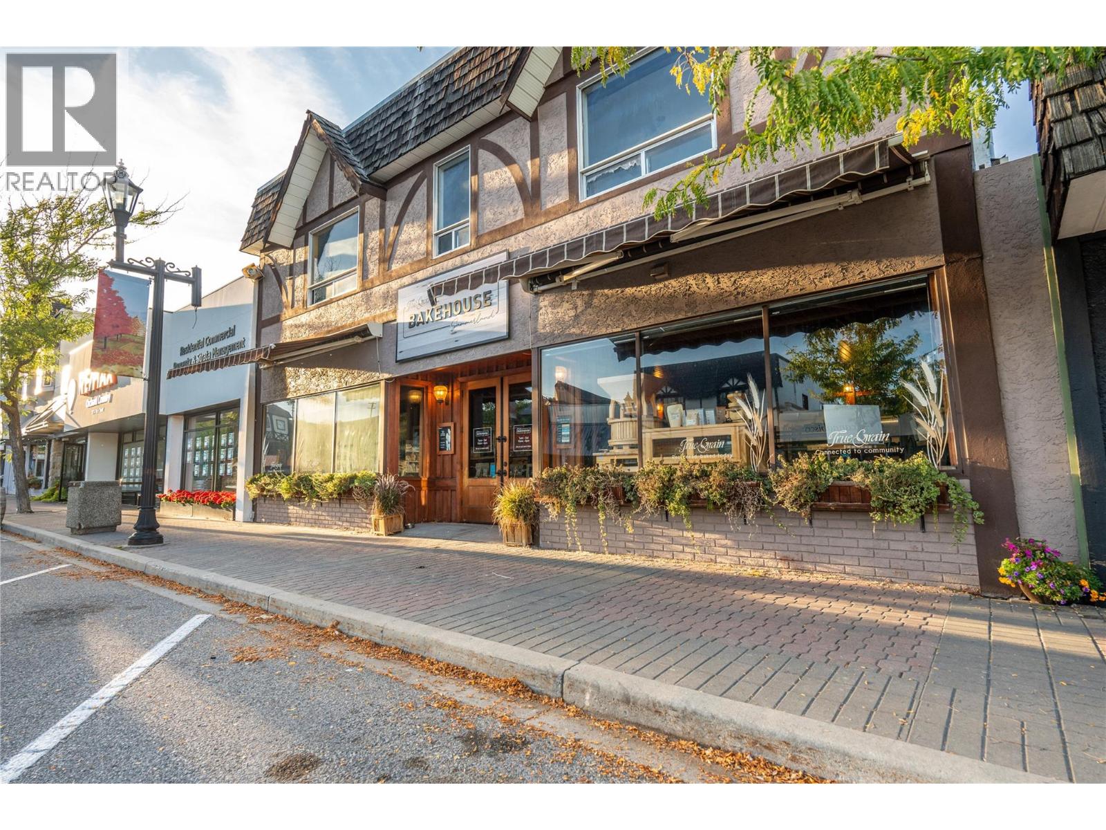 10110 Main Street, Summerland