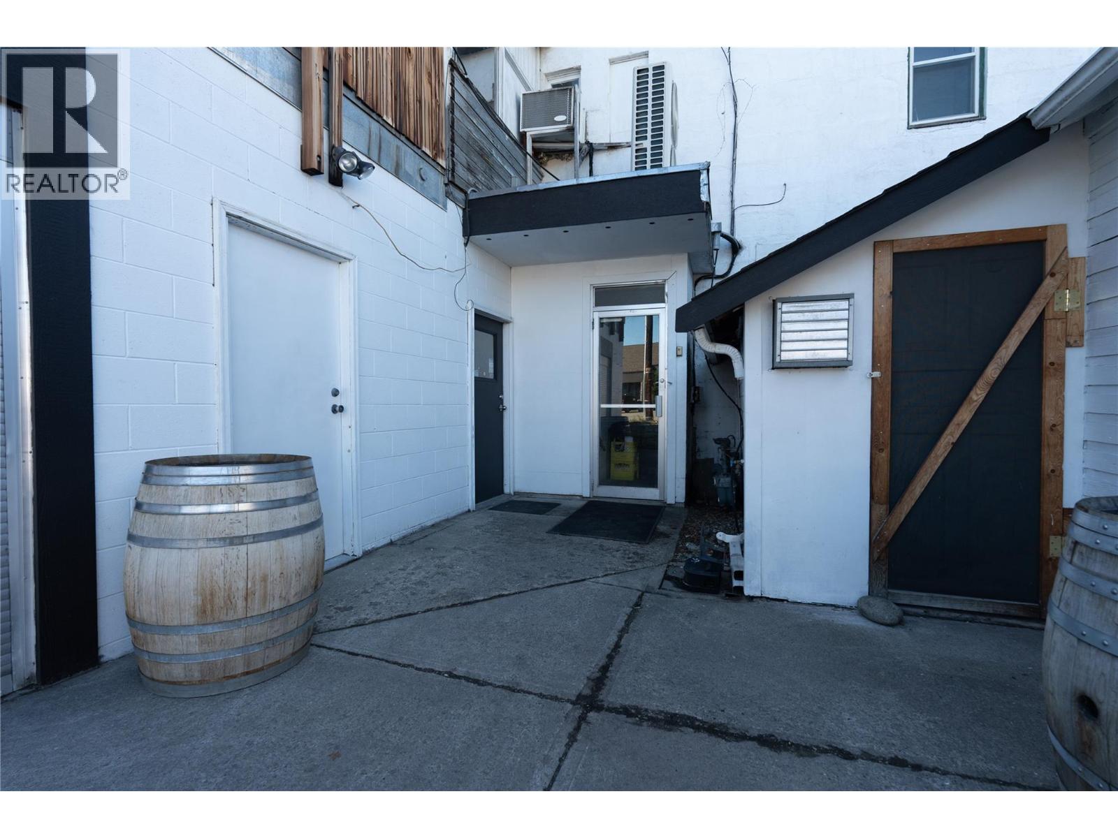 10110 Main Street, Summerland