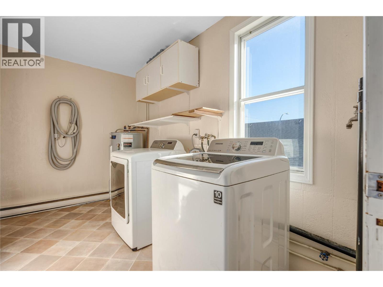 10110 Main Street, Summerland