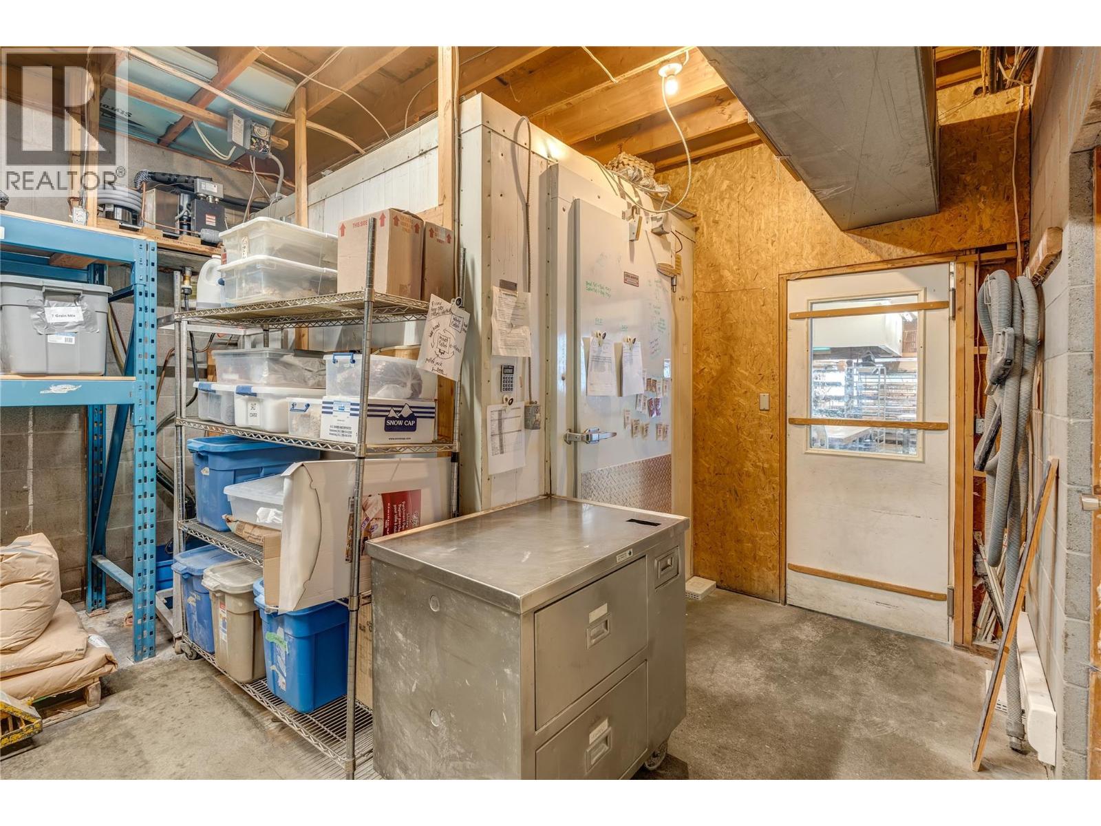 10110 Main Street, Summerland