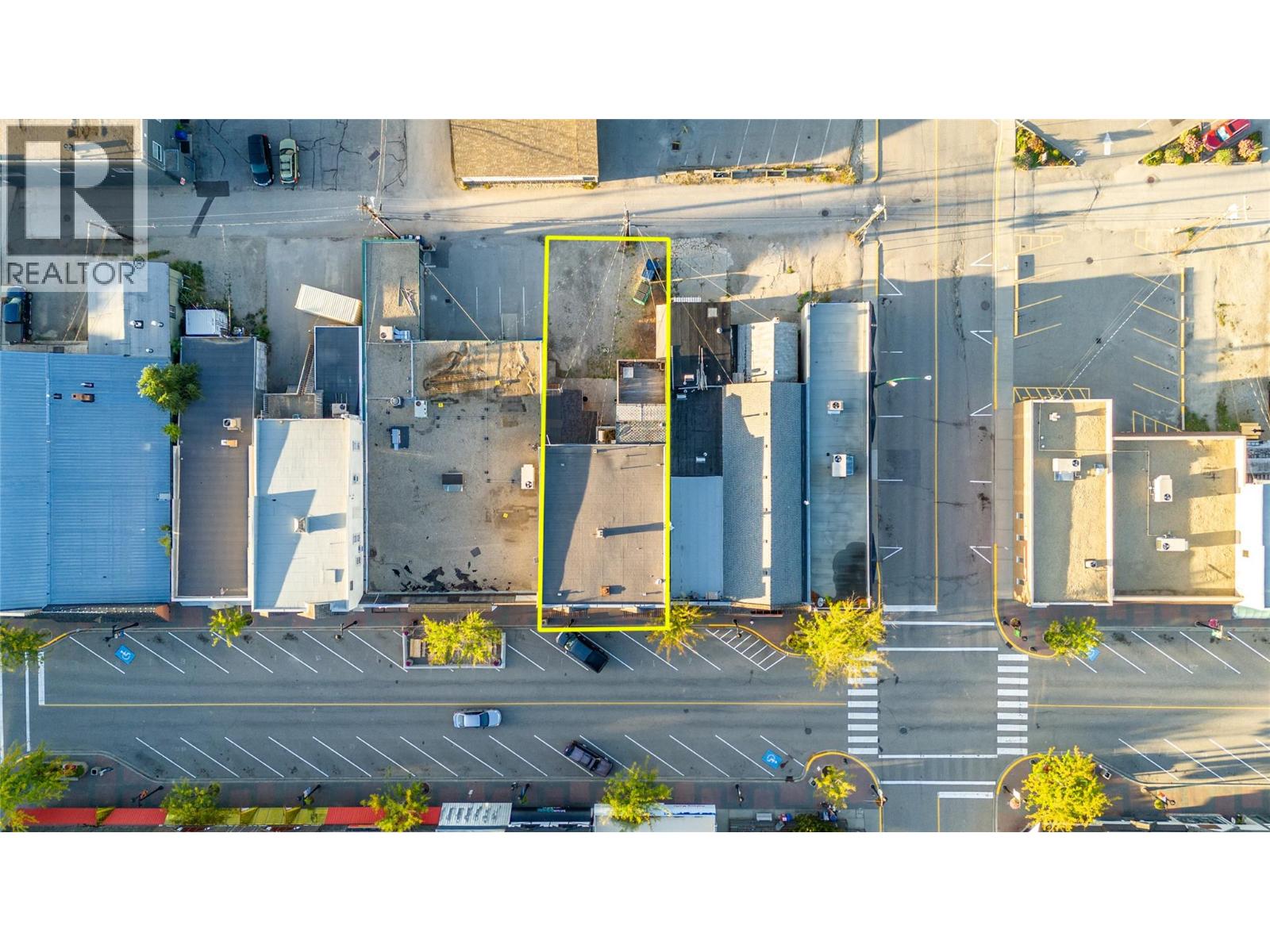10110 Main Street, Summerland