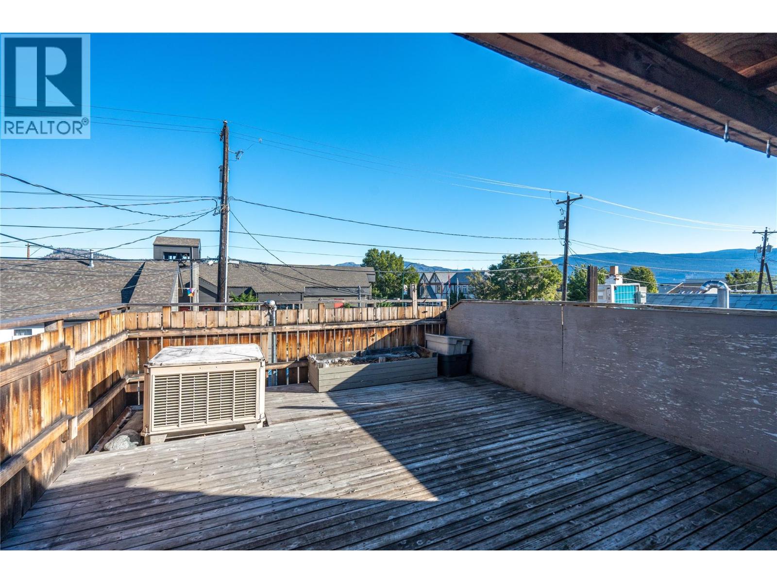 10110 Main Street, Summerland