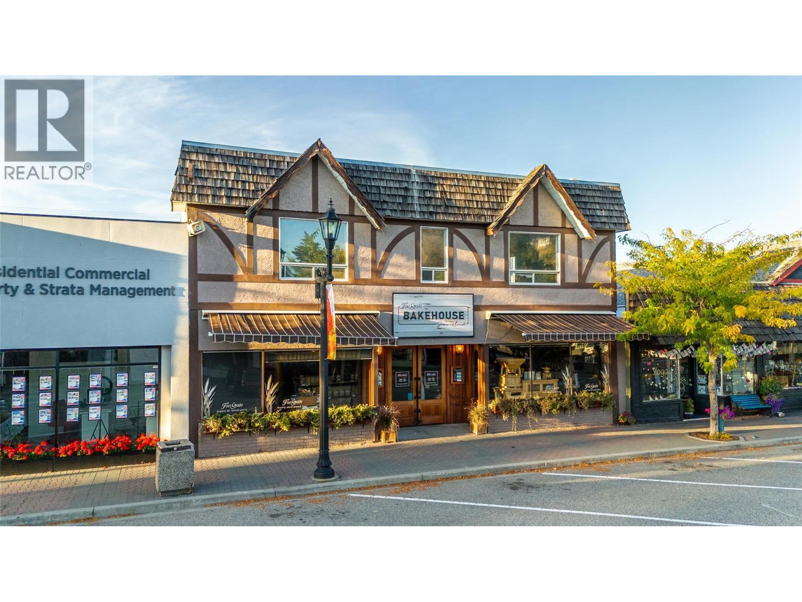 10110 Main Street, Summerland