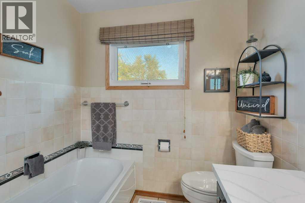 5436 53 Avenue, Lacombe