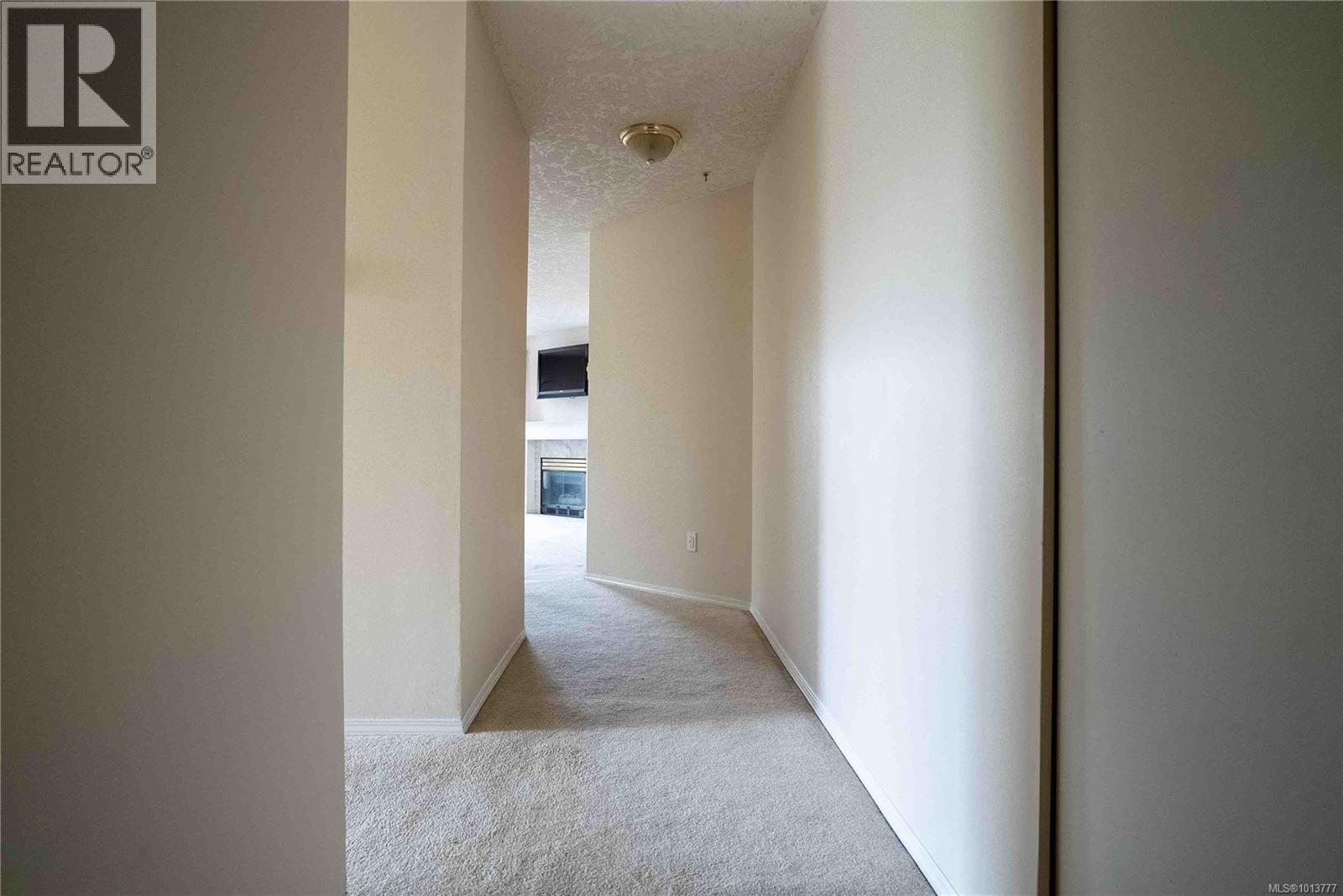 305 2511 Quadra Street, Victoria
