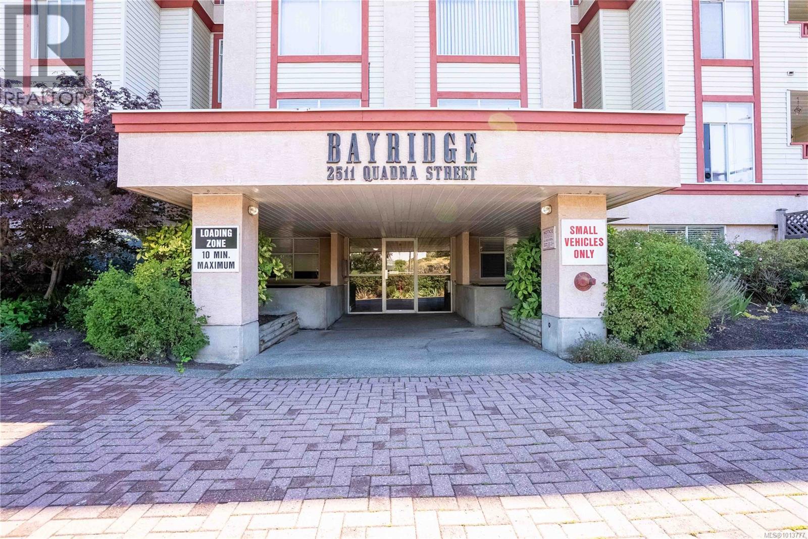 305 2511 Quadra Street, Victoria