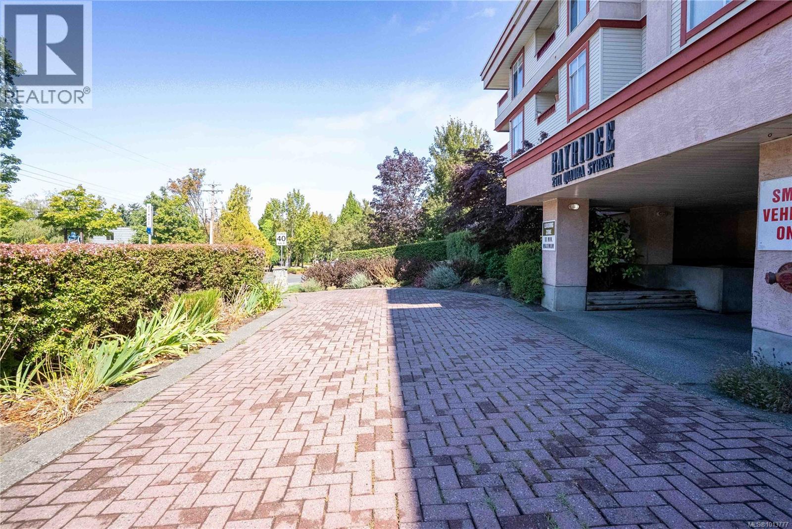 305 2511 Quadra Street, Victoria