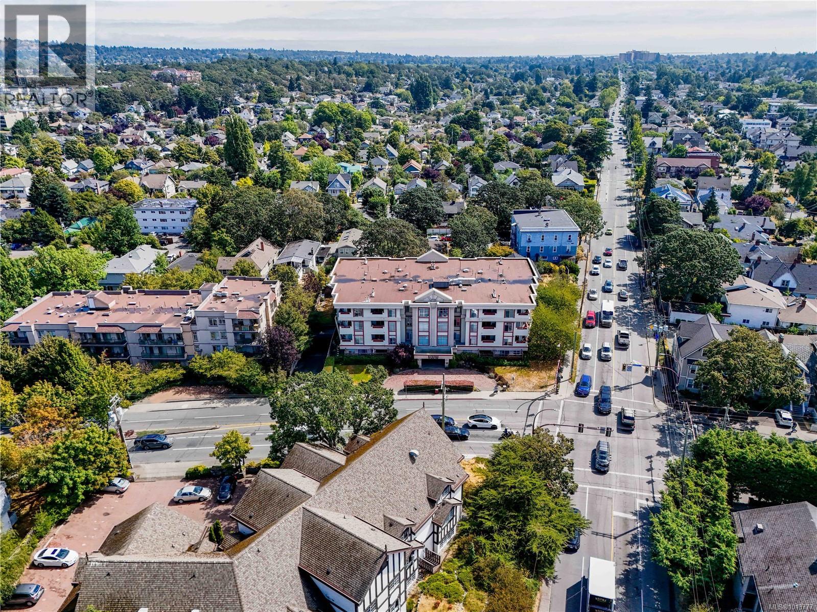 305 2511 Quadra Street, Victoria