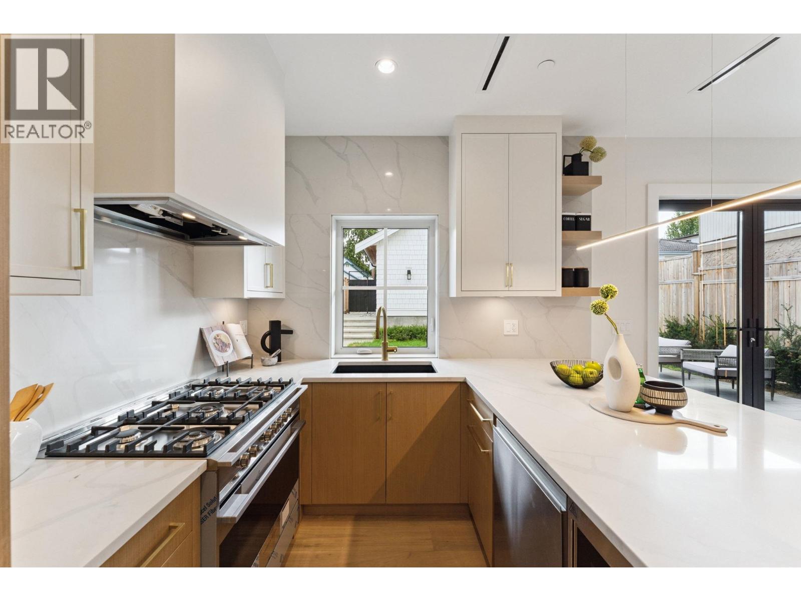 4868 DUMFRIES STREET, Vancouver