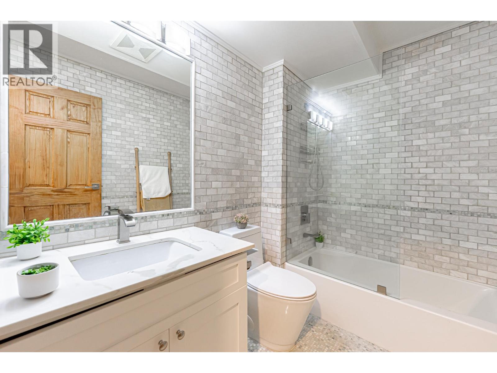 5 1786 ESQUIMALT AVENUE, West Vancouver