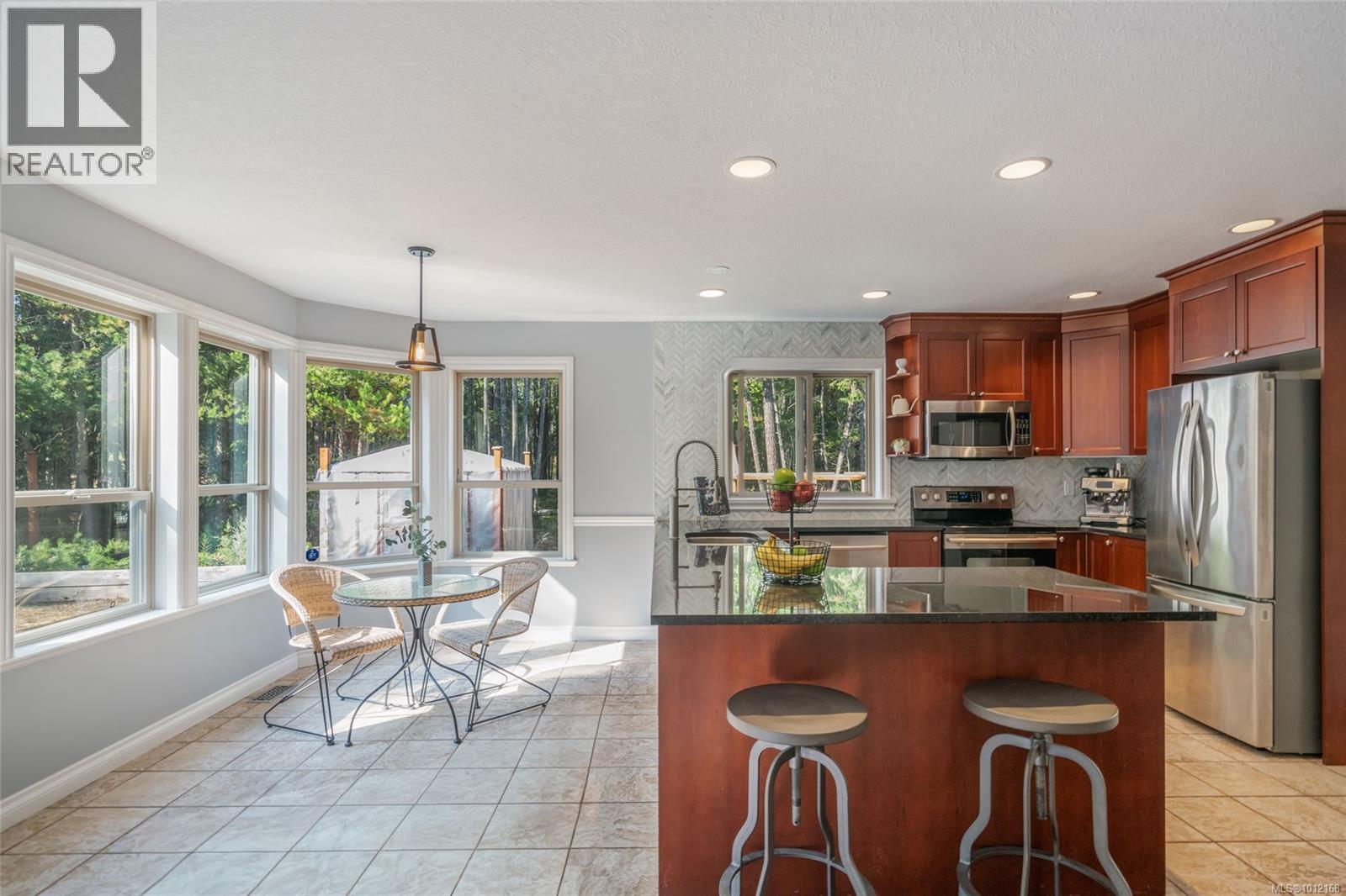 2265 Peterson Rd, Nanoose Bay