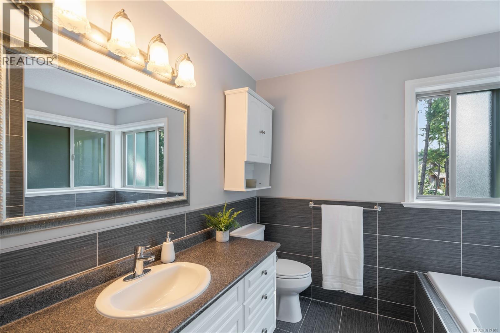 2265 Peterson Rd, Nanoose Bay